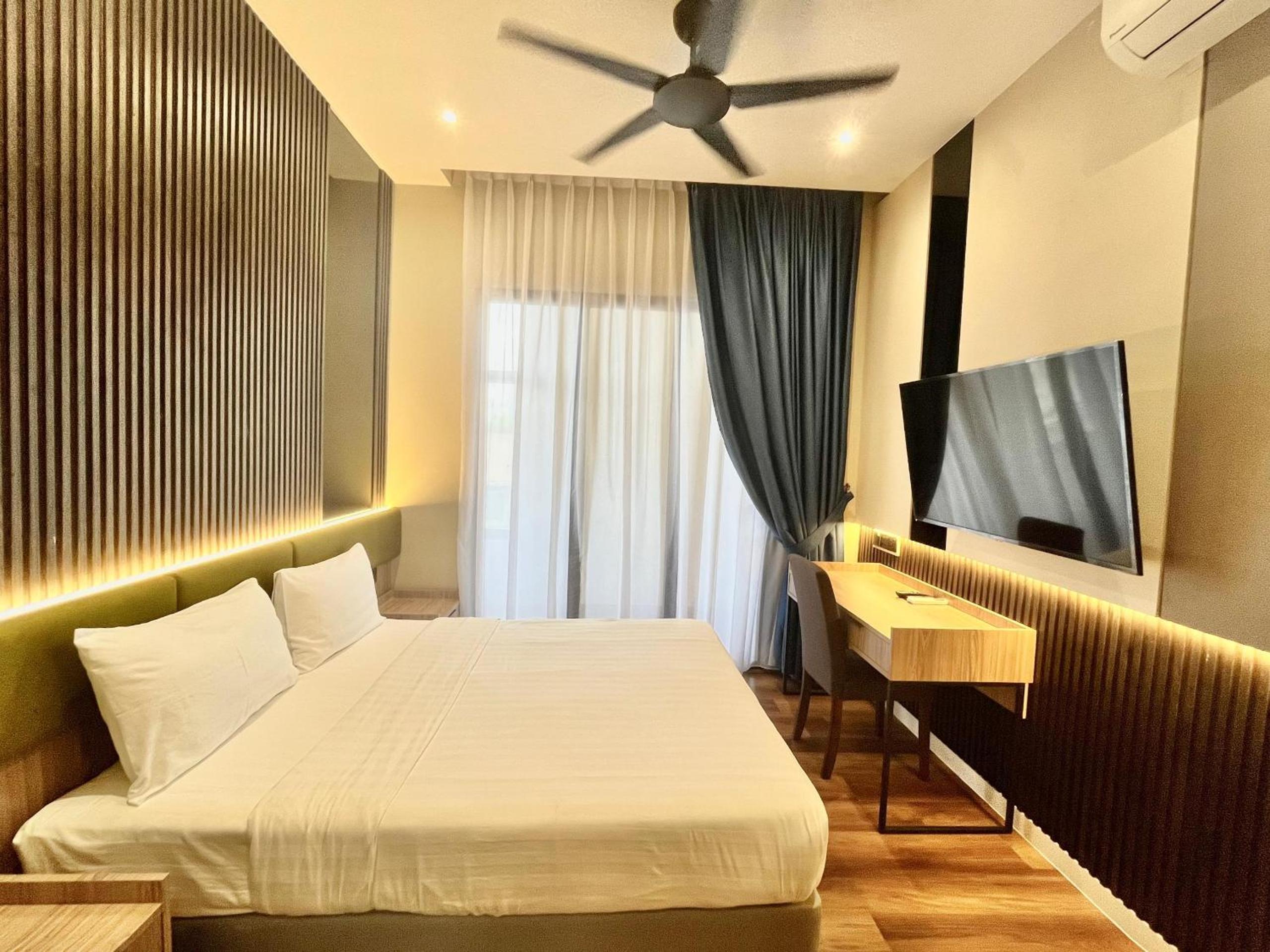 Premium Queen Room with Balcony