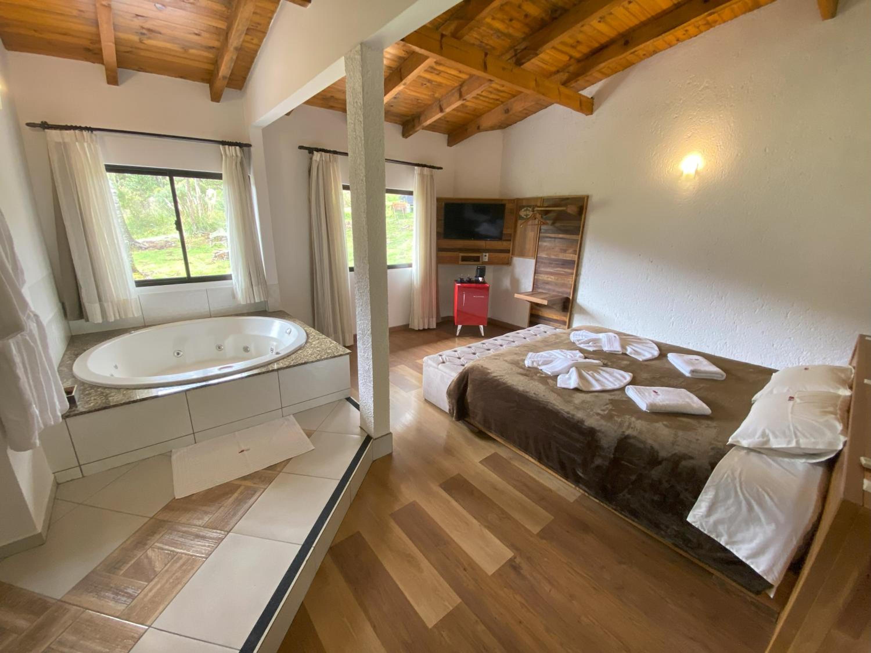 Deluxe Suite with Spa Bath