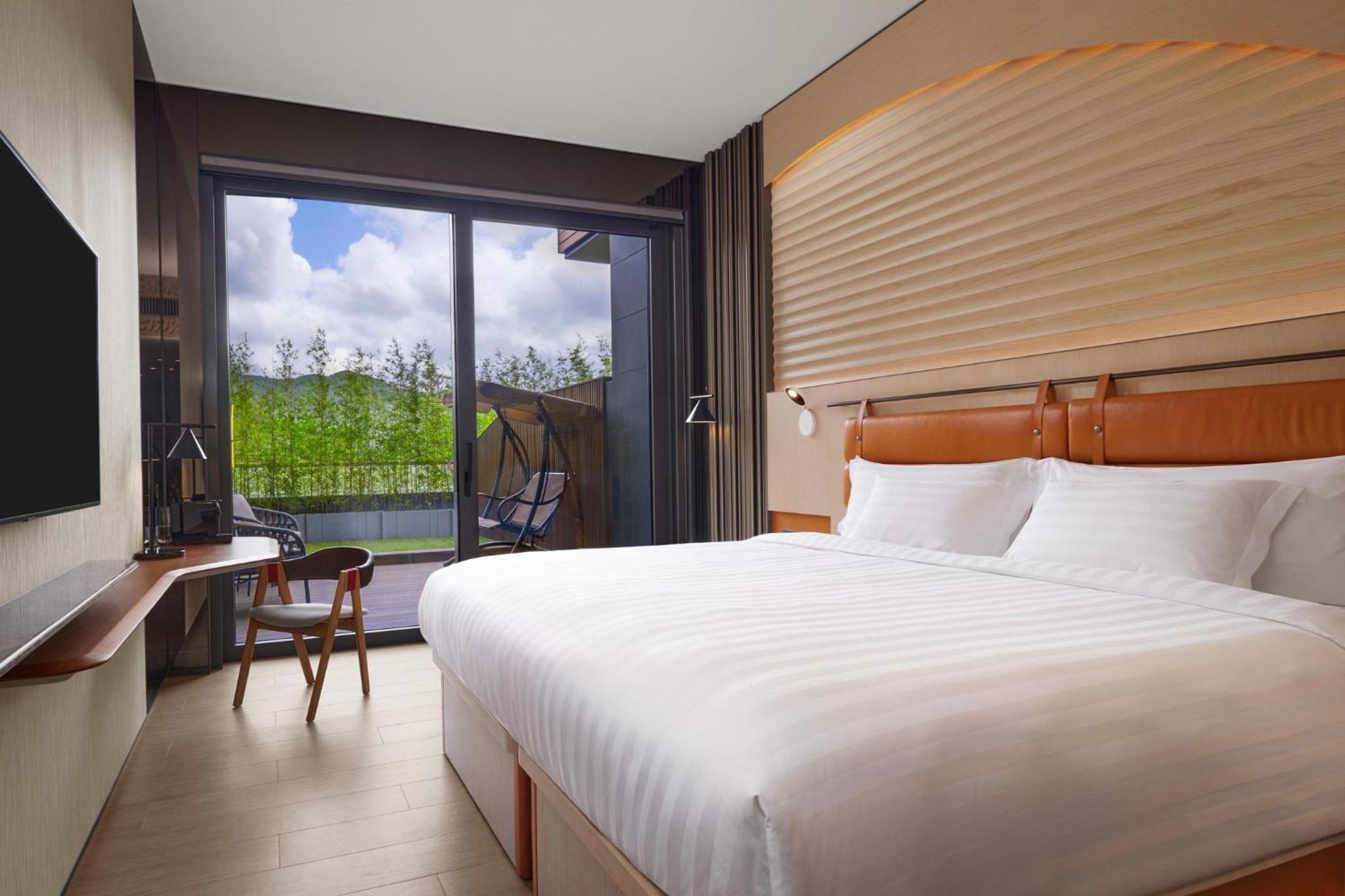 Premium King Room with Terrace Access - Dog-Friendly Premium King Room with Terrace Access - Dog-Friendly