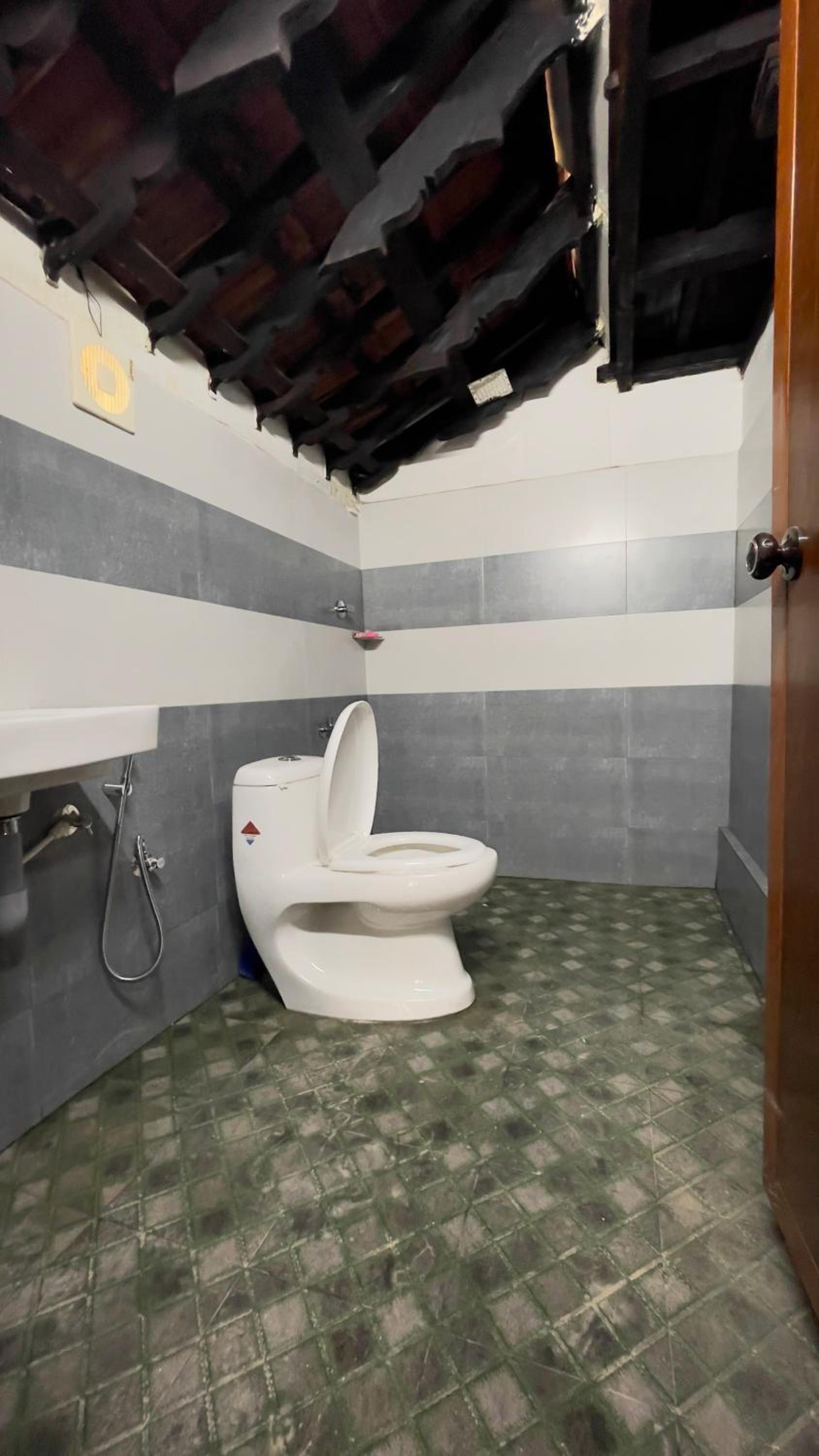 Family Room With Shared Bathroom photo 3