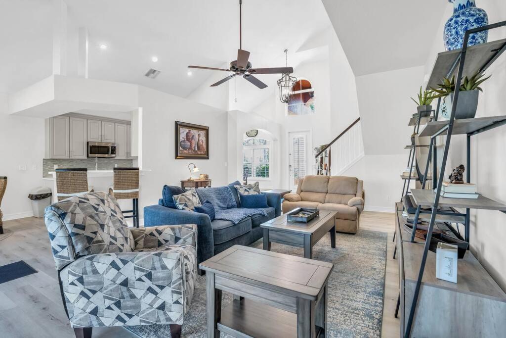 Three-Bedroom House photo 2