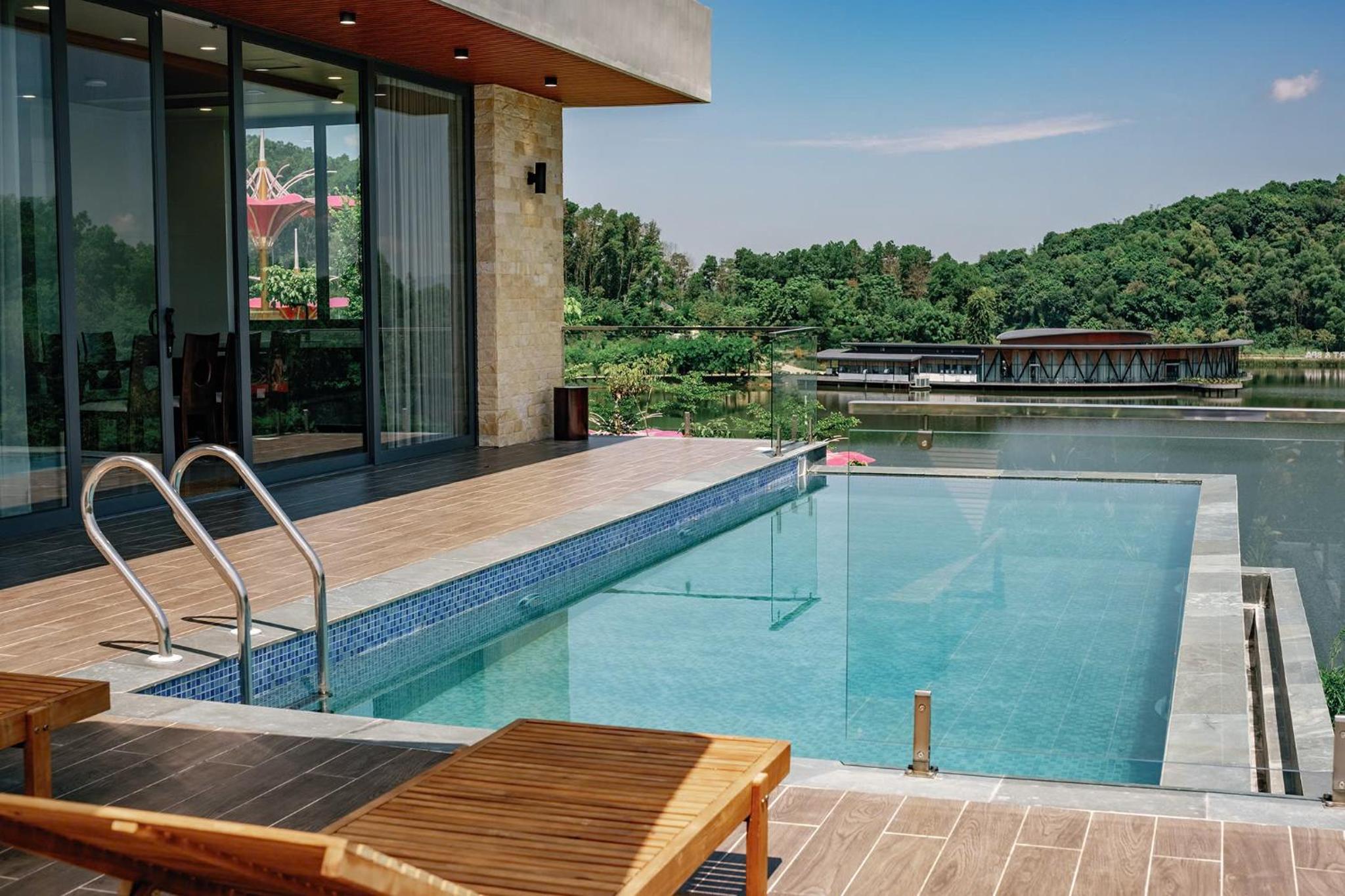 Villa with Private Pool - Photo 1