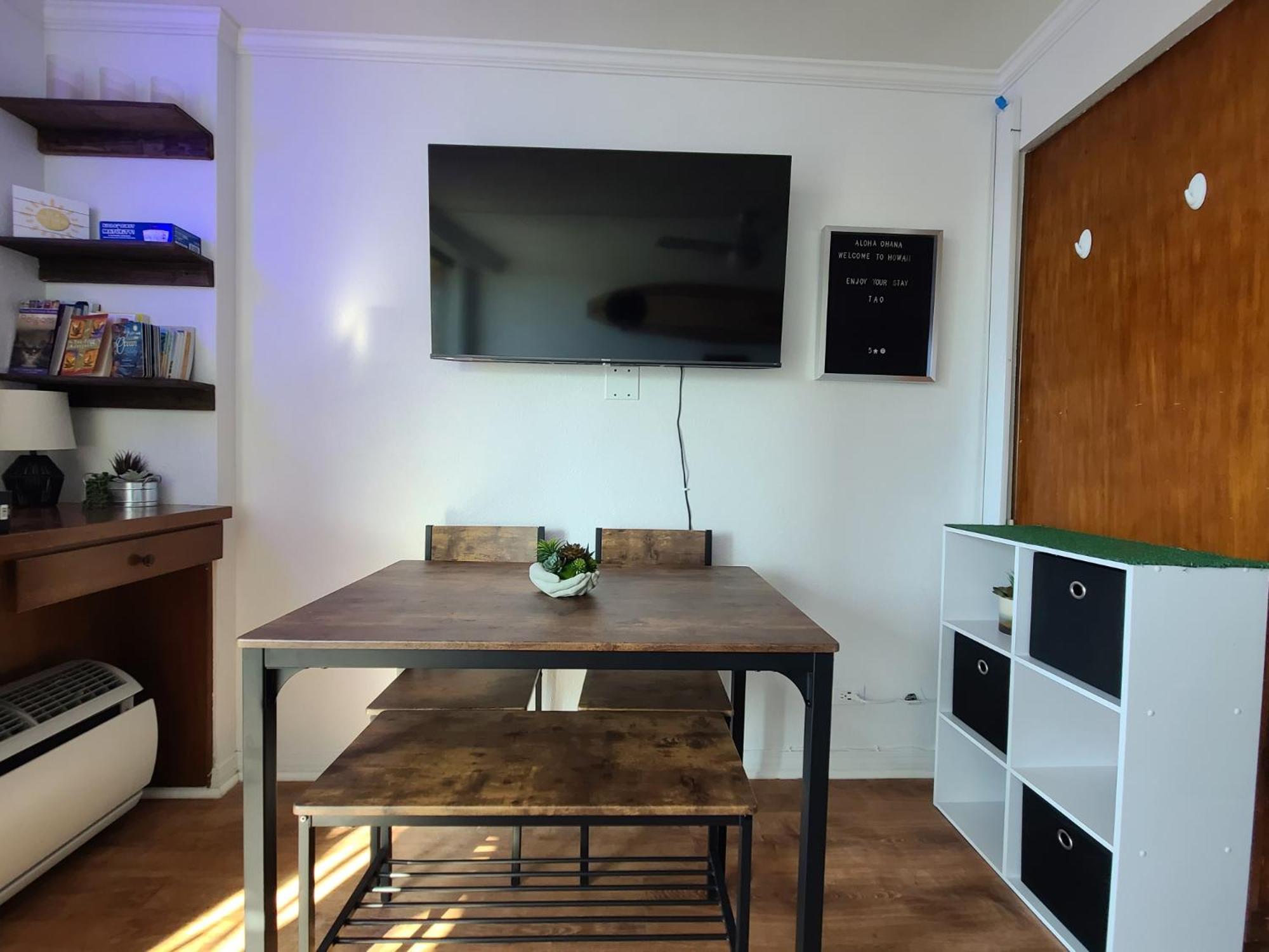 Studio private owned at Luana Hotel & Suites, partial ocean & city view, no resort, and valet parking 40 a day reduced in room rate!!!: Studio with Ocean View photo