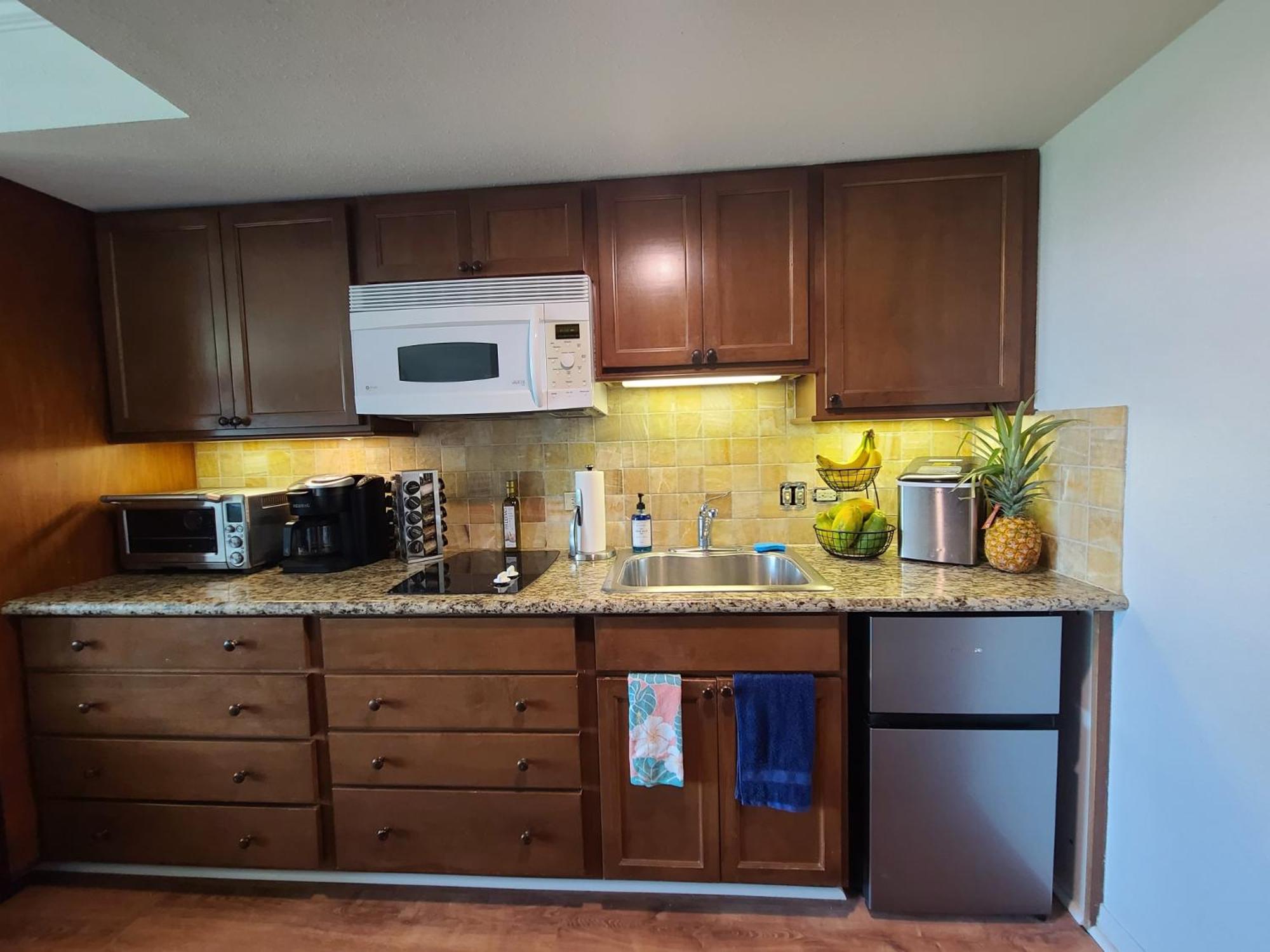 Studio private owned at Luana Hotel & Suites, partial ocean & city view, no resort, and valet parking 40 a day reduced in room rate!!!: Studio with Ocean View photo