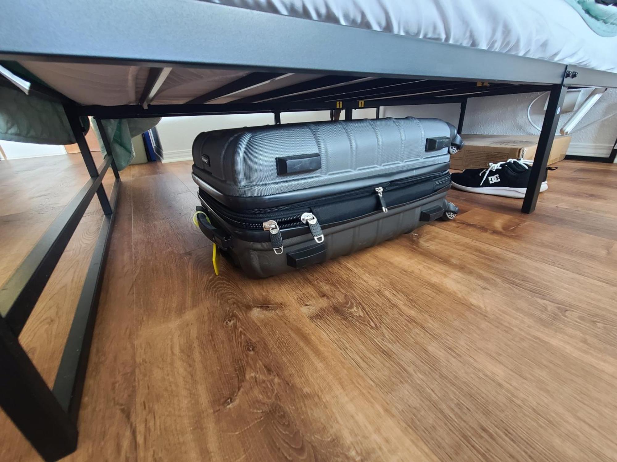 Studio private owned at Luana Hotel & Suites, partial ocean & city view, no resort, and valet parking 40 a day reduced in room rate!!!: Studio with Ocean View photo