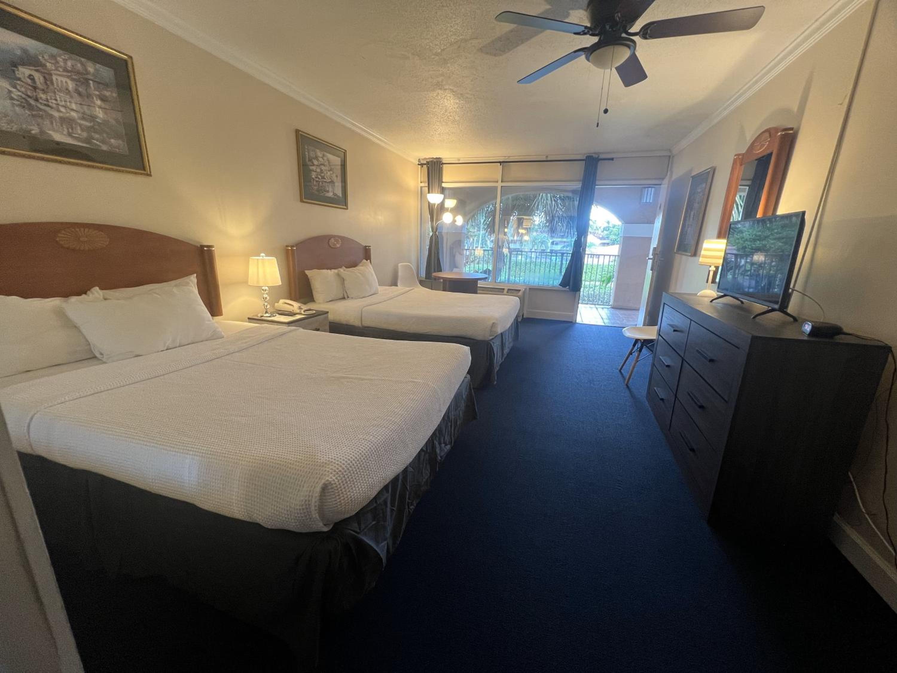 Double Room with Two Double Beds (4 People) - Photo 2