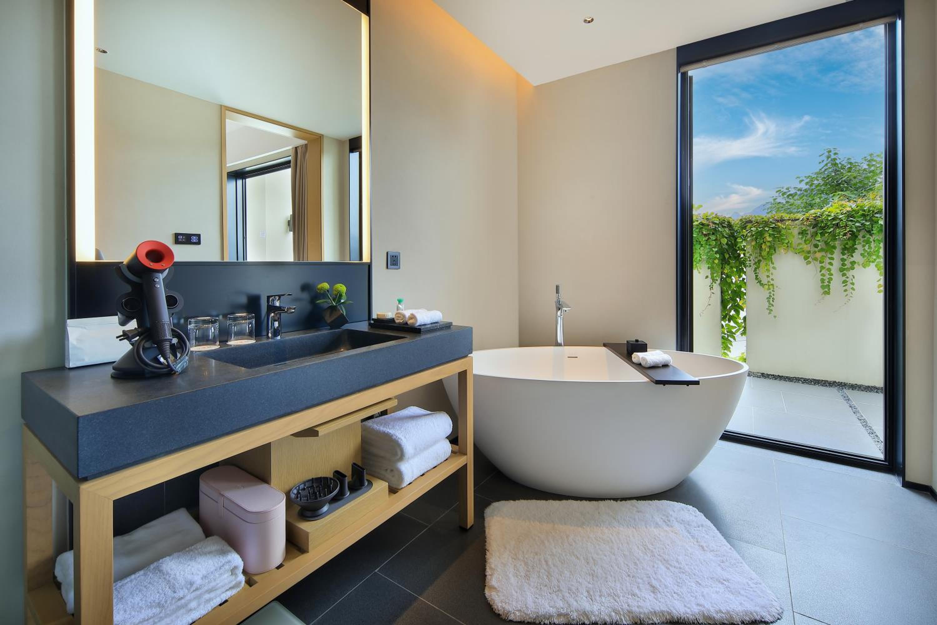 Large Twin Room photo 2