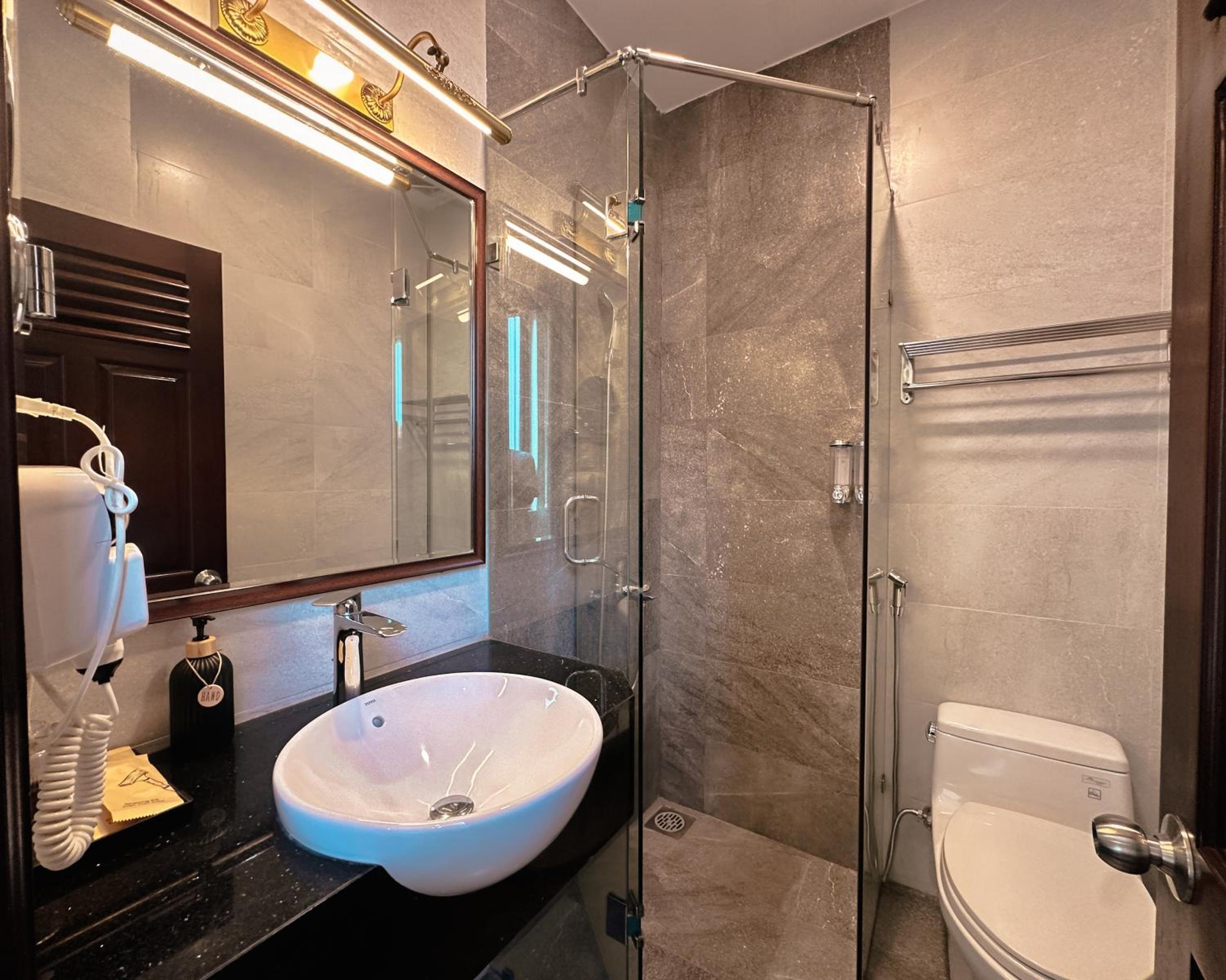 Deluxe Double Room with Balcony photo 2