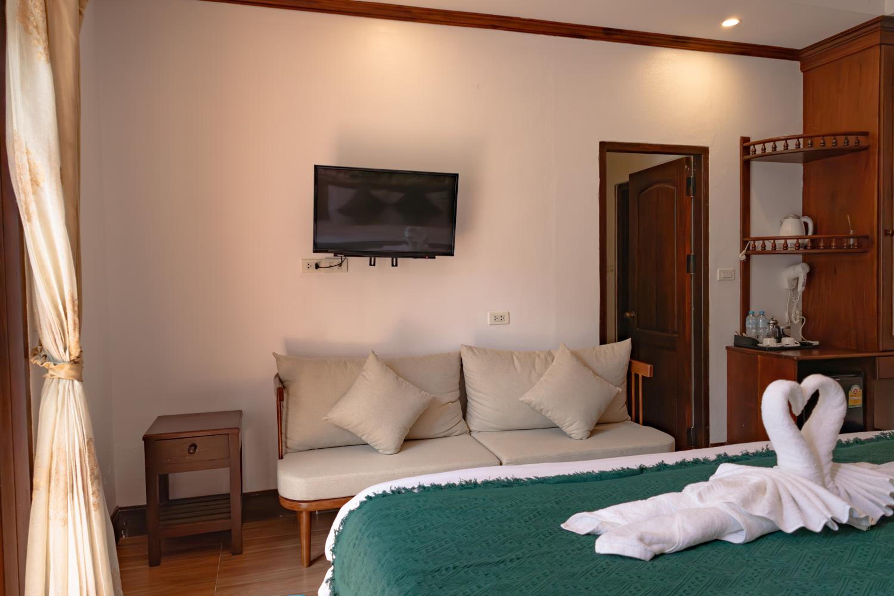 Deluxe Double Room with Bath photo 2
