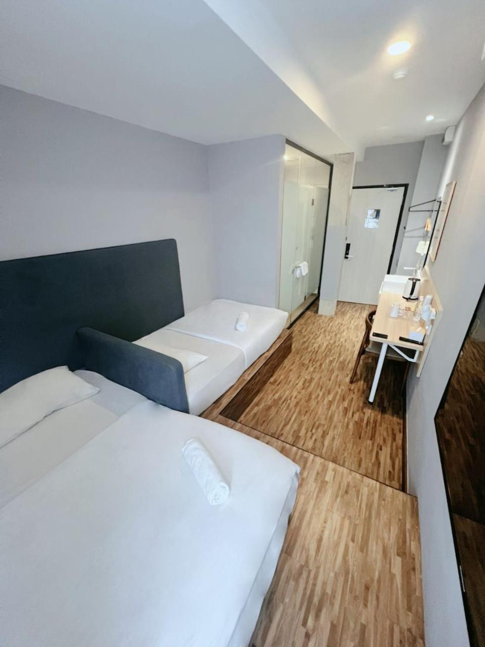 Budget Twin Room - Photo 5