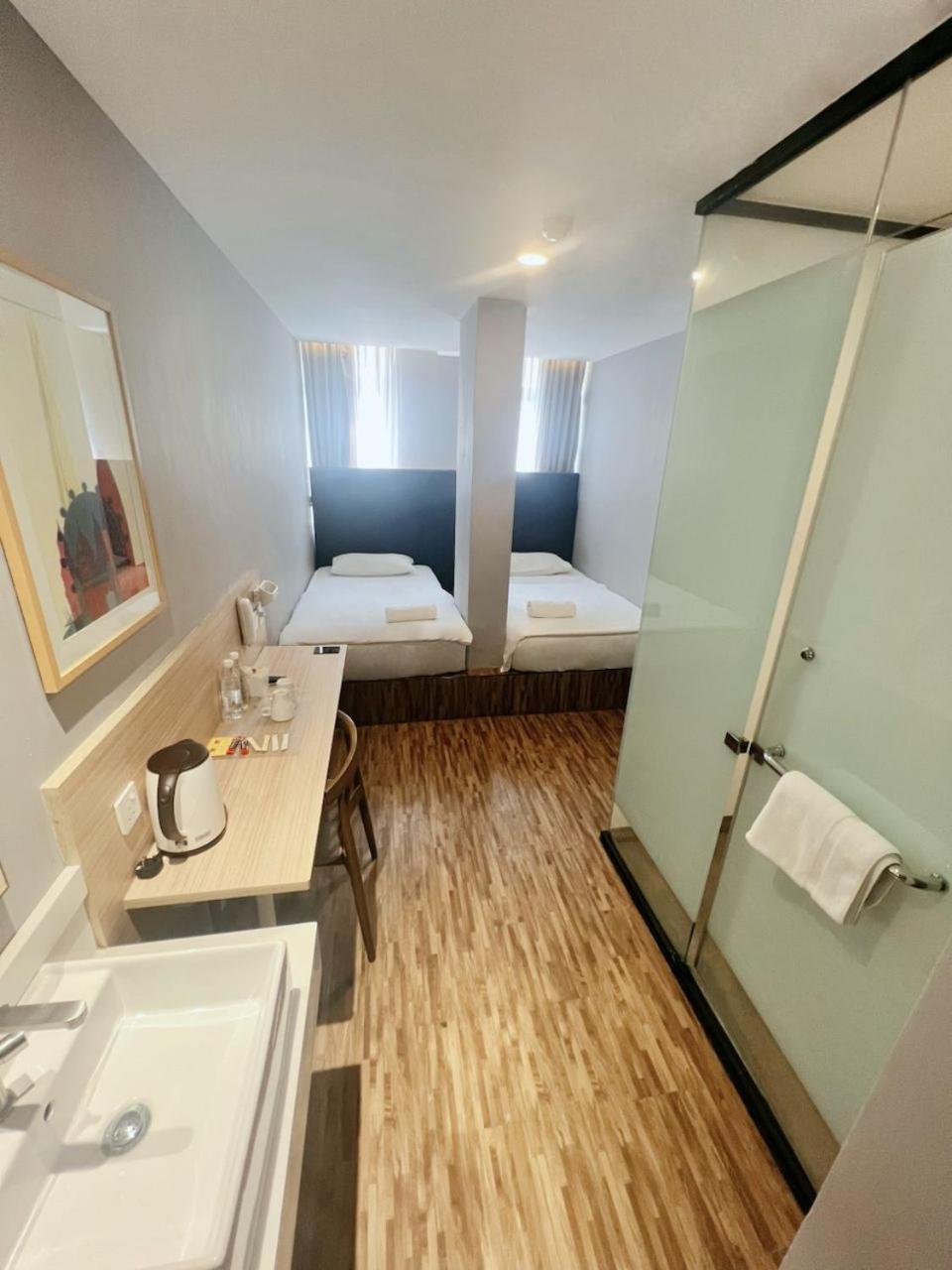 Budget Twin Room - Photo 6