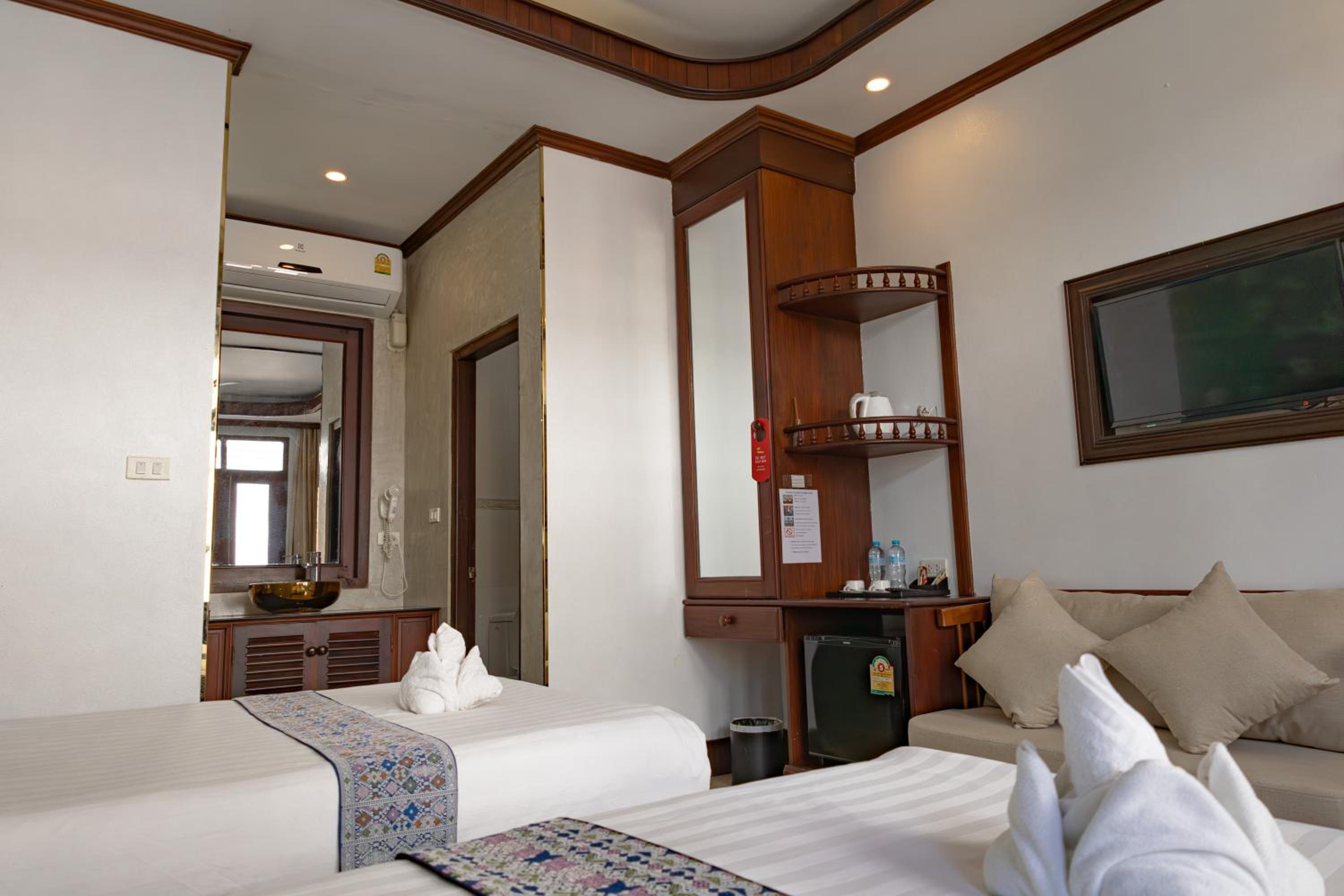 Deluxe Family Room photo 2