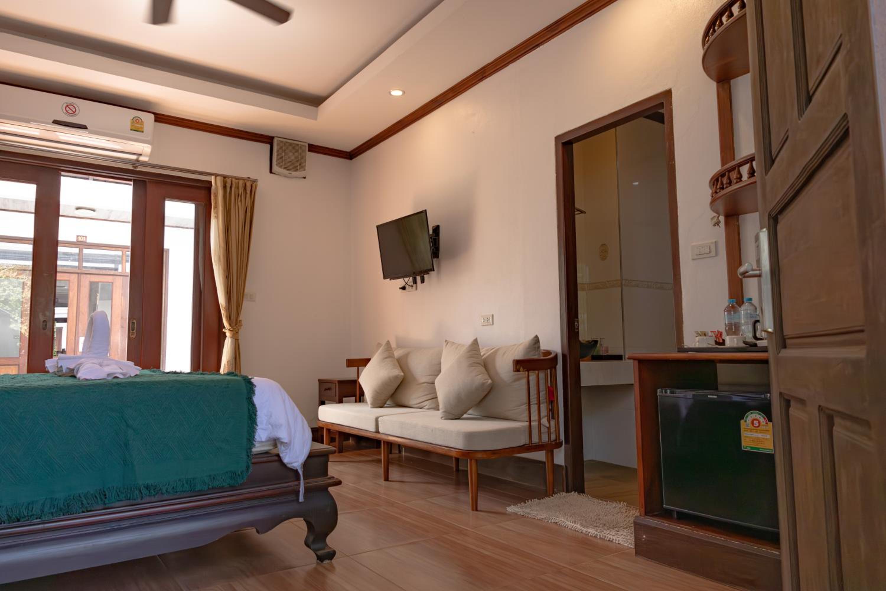 Deluxe Double Room with Bath photo 1