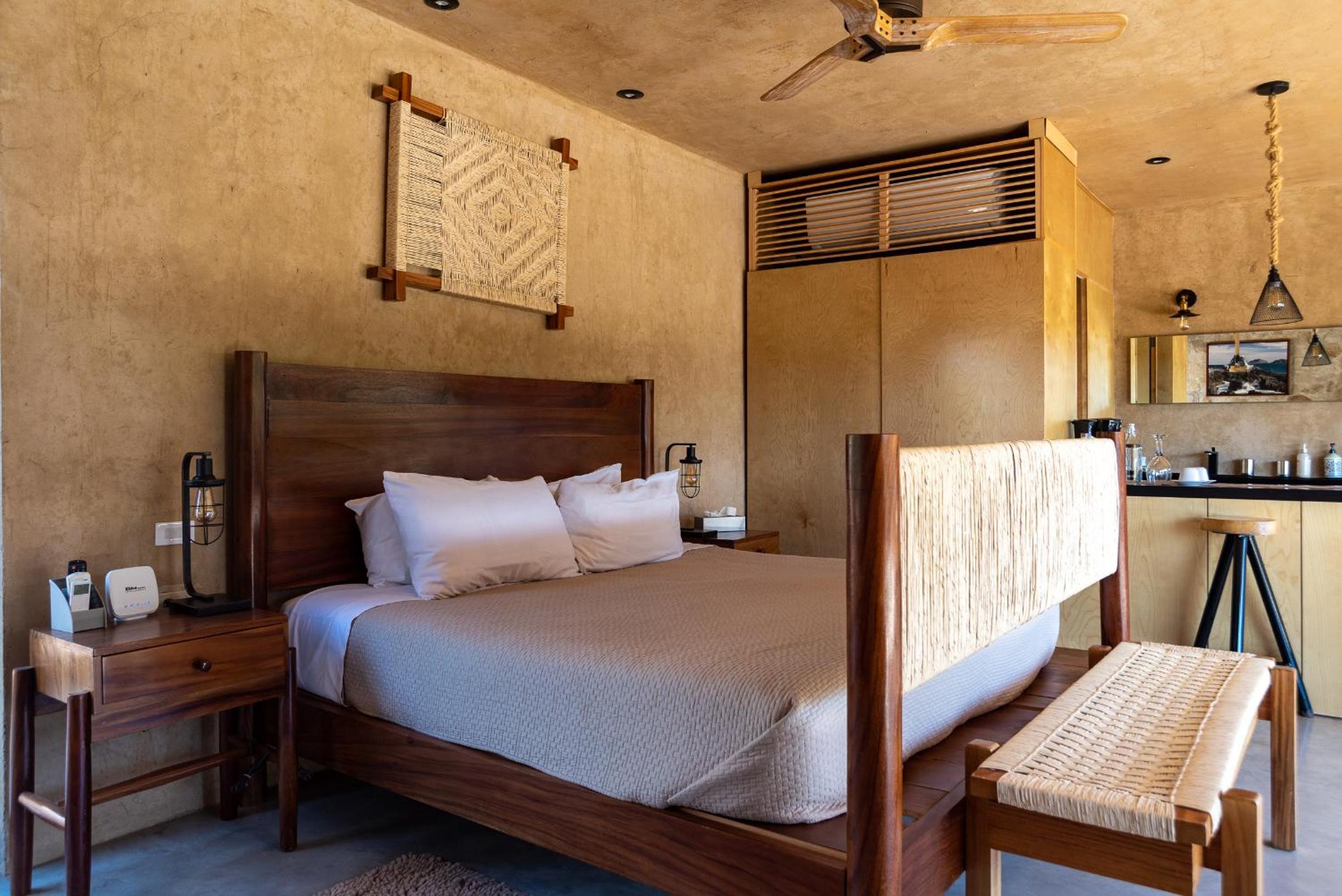 Deluxe Suite with Spa Bath photo 3