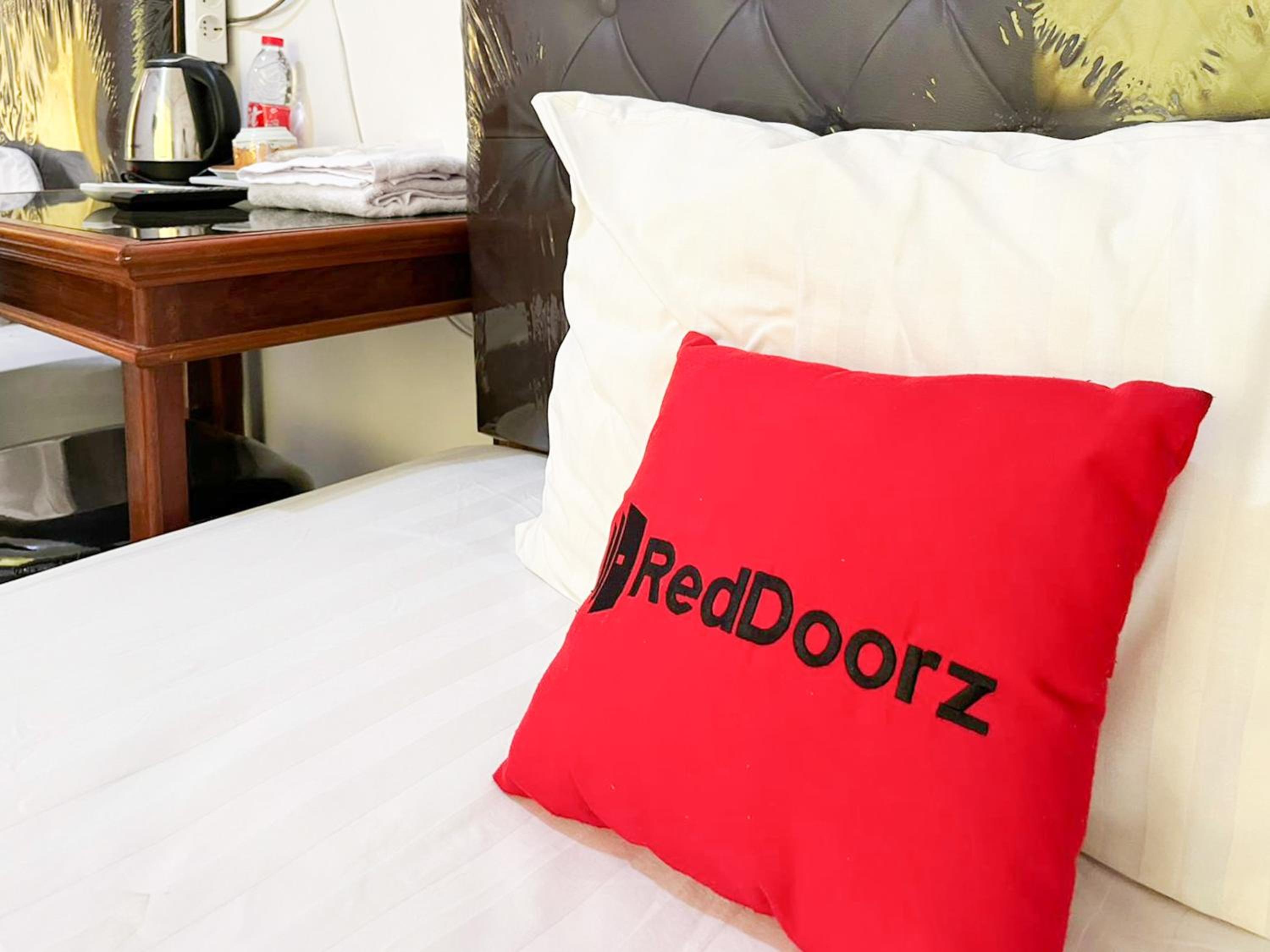 Standard Twin Room - Photo 3