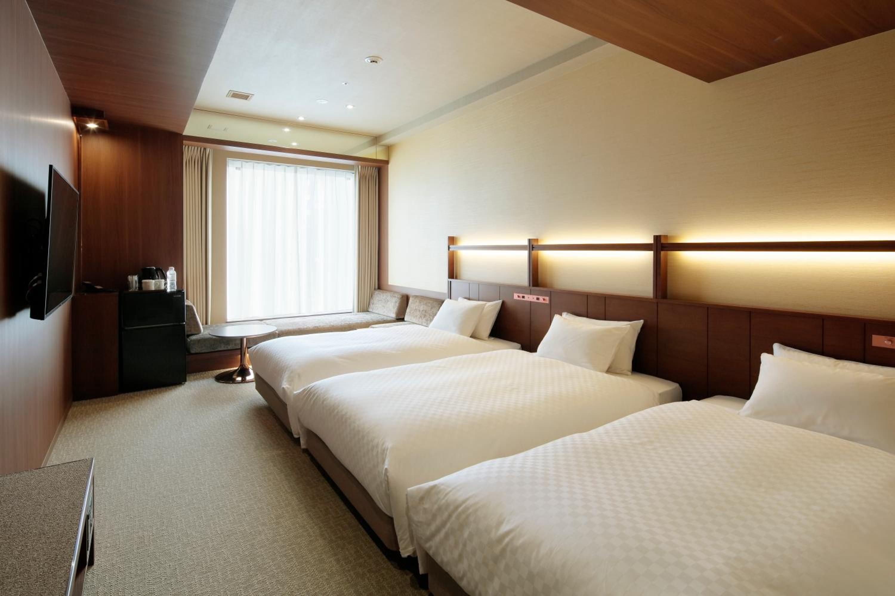 Deluxe Triple Room with Sofa Bed - Photo 11