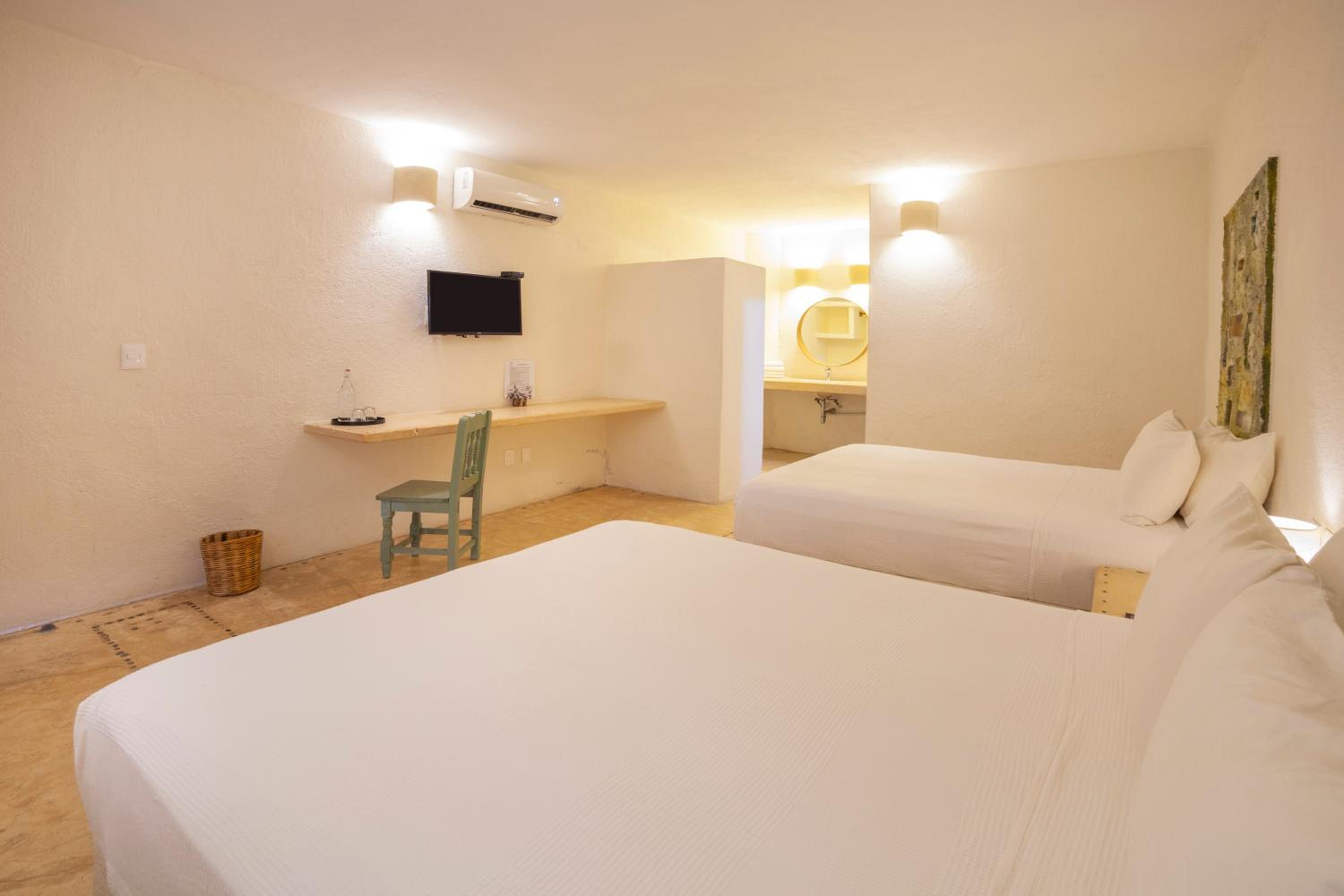 Double Room - Photo 7