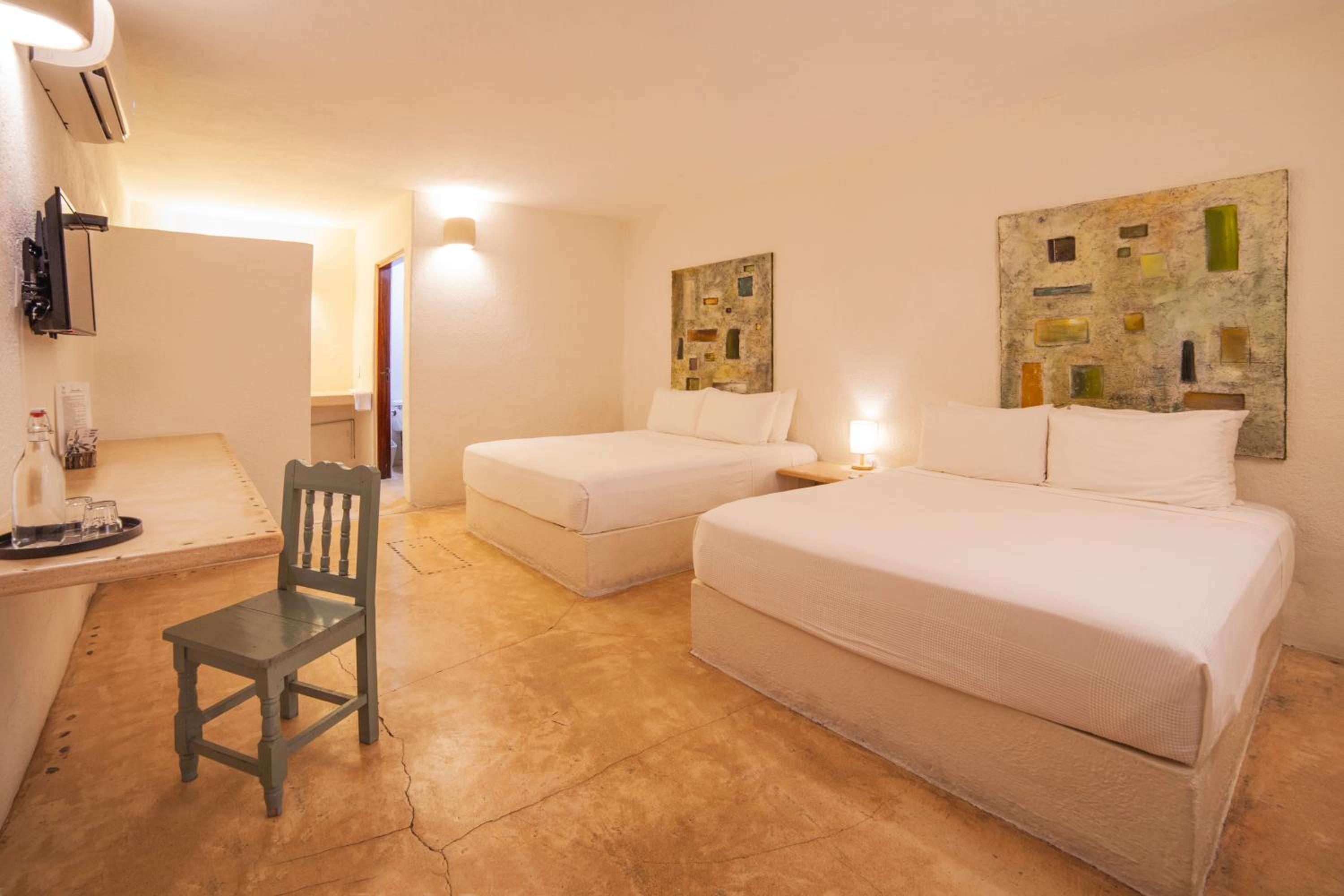 Double Room - Photo 5