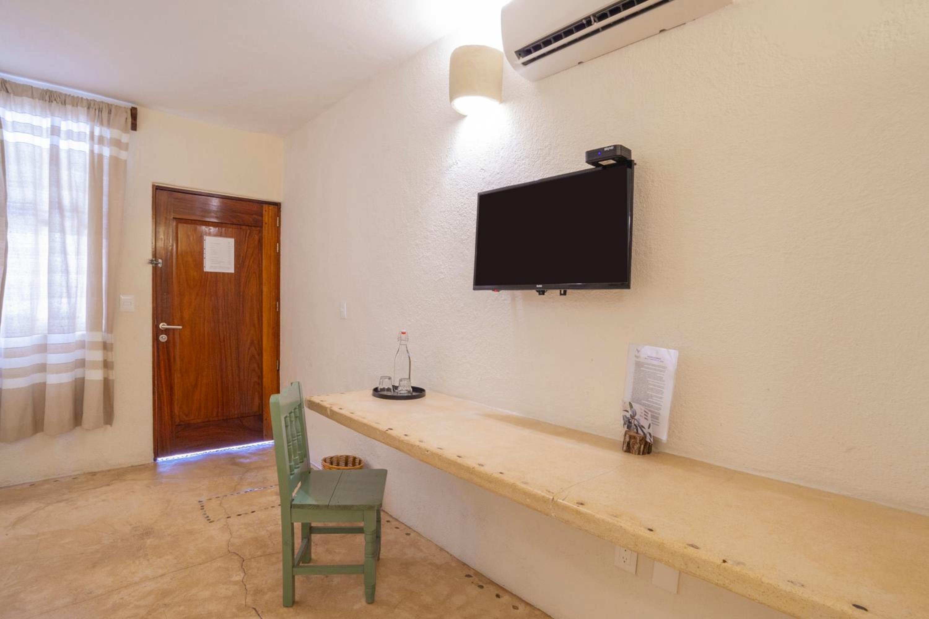 Double Room - Photo 6