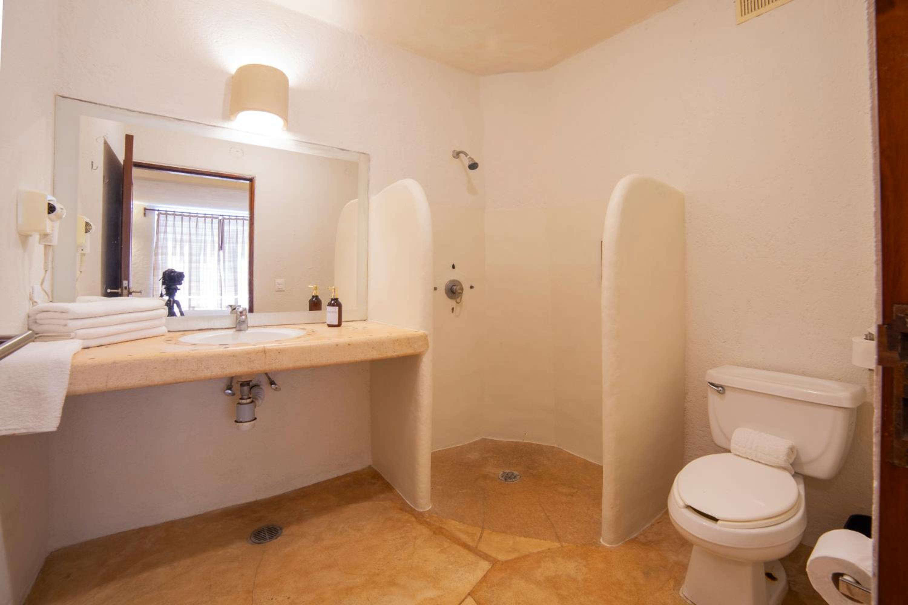 Triple Room - Photo 6