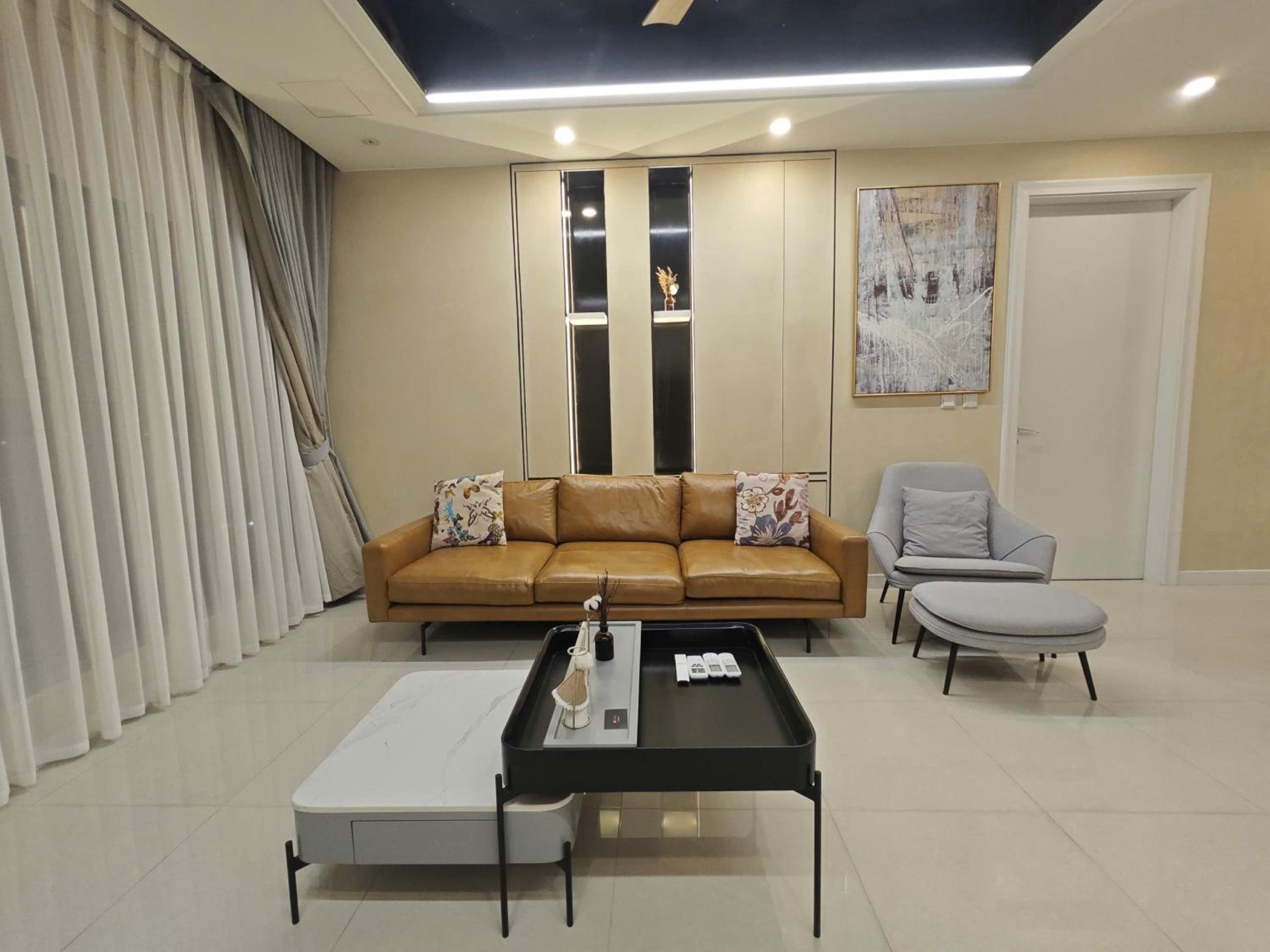 One-Bedroom Apartment With City View