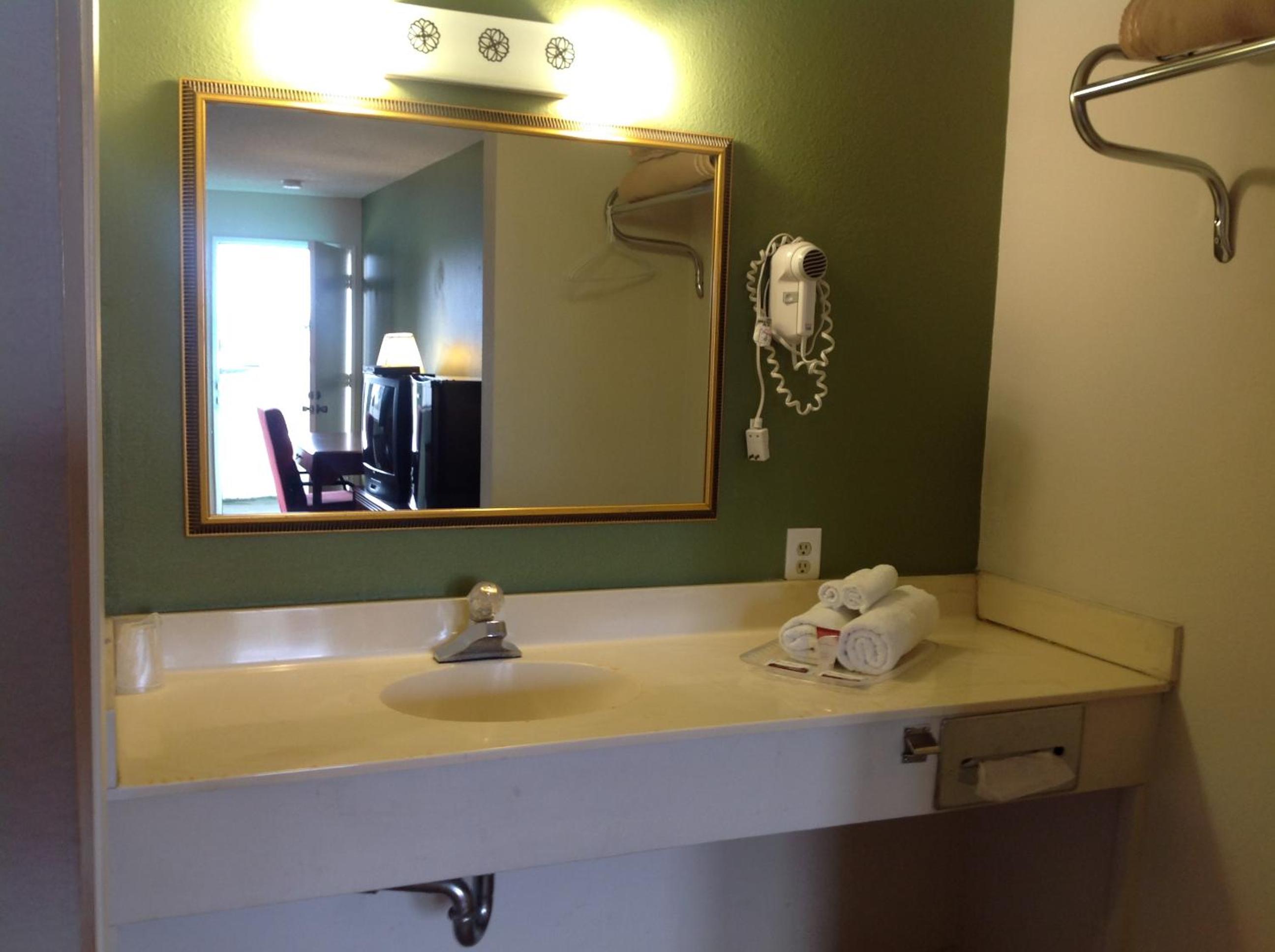 Two-Bedroom Suite - Photo 5