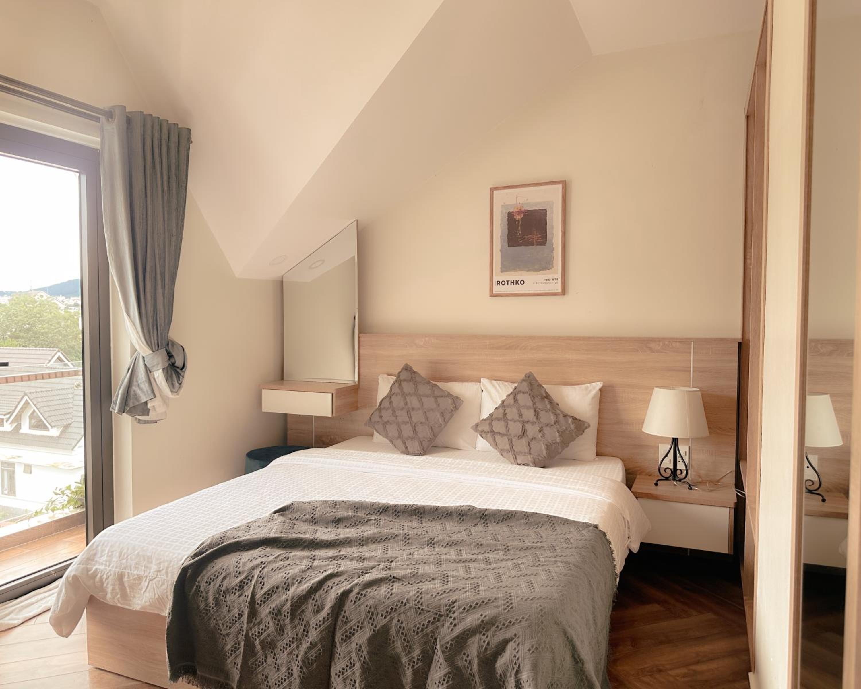 Deluxe Double Room with Balcony photo 3