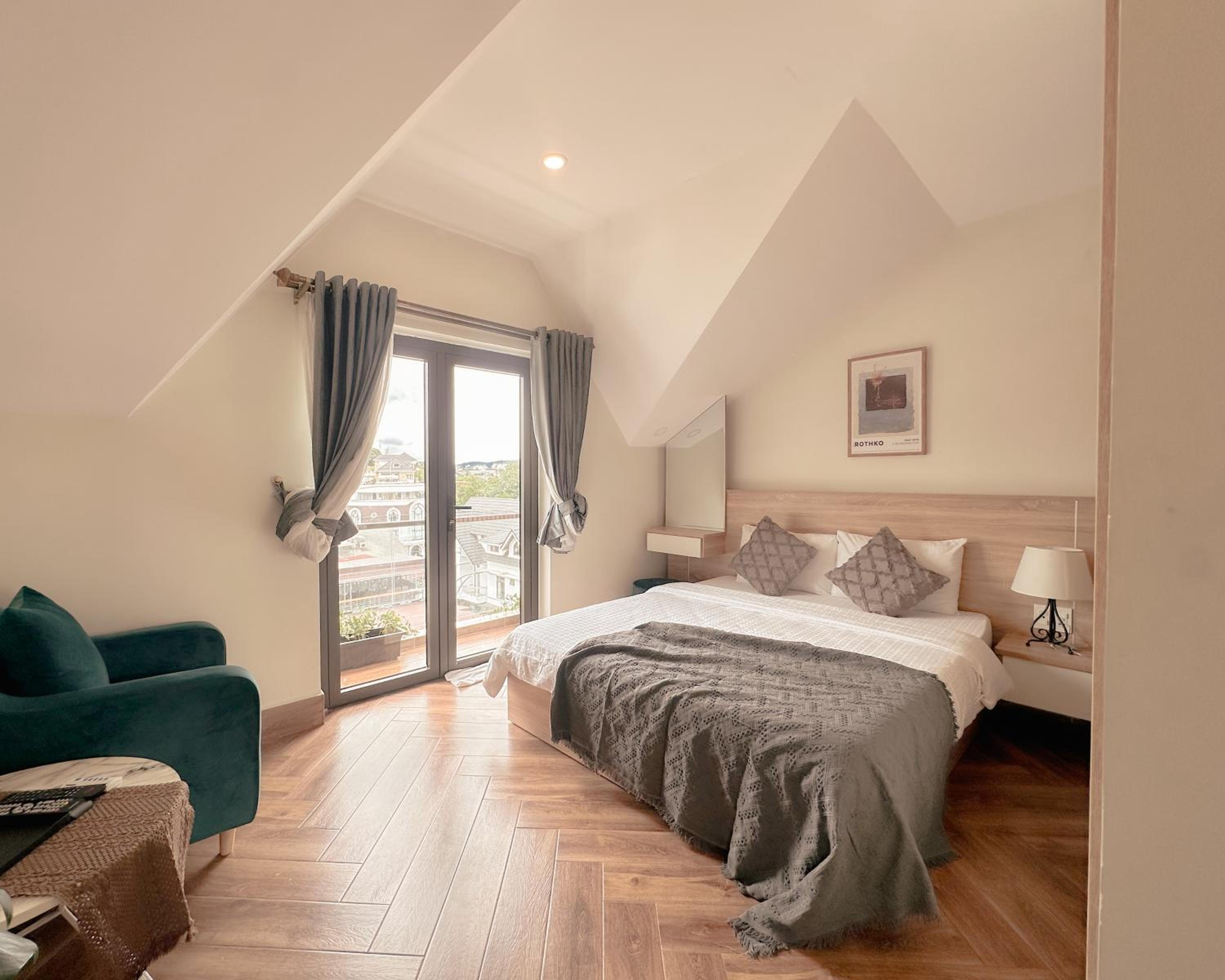 Deluxe Double Room with Balcony photo 1