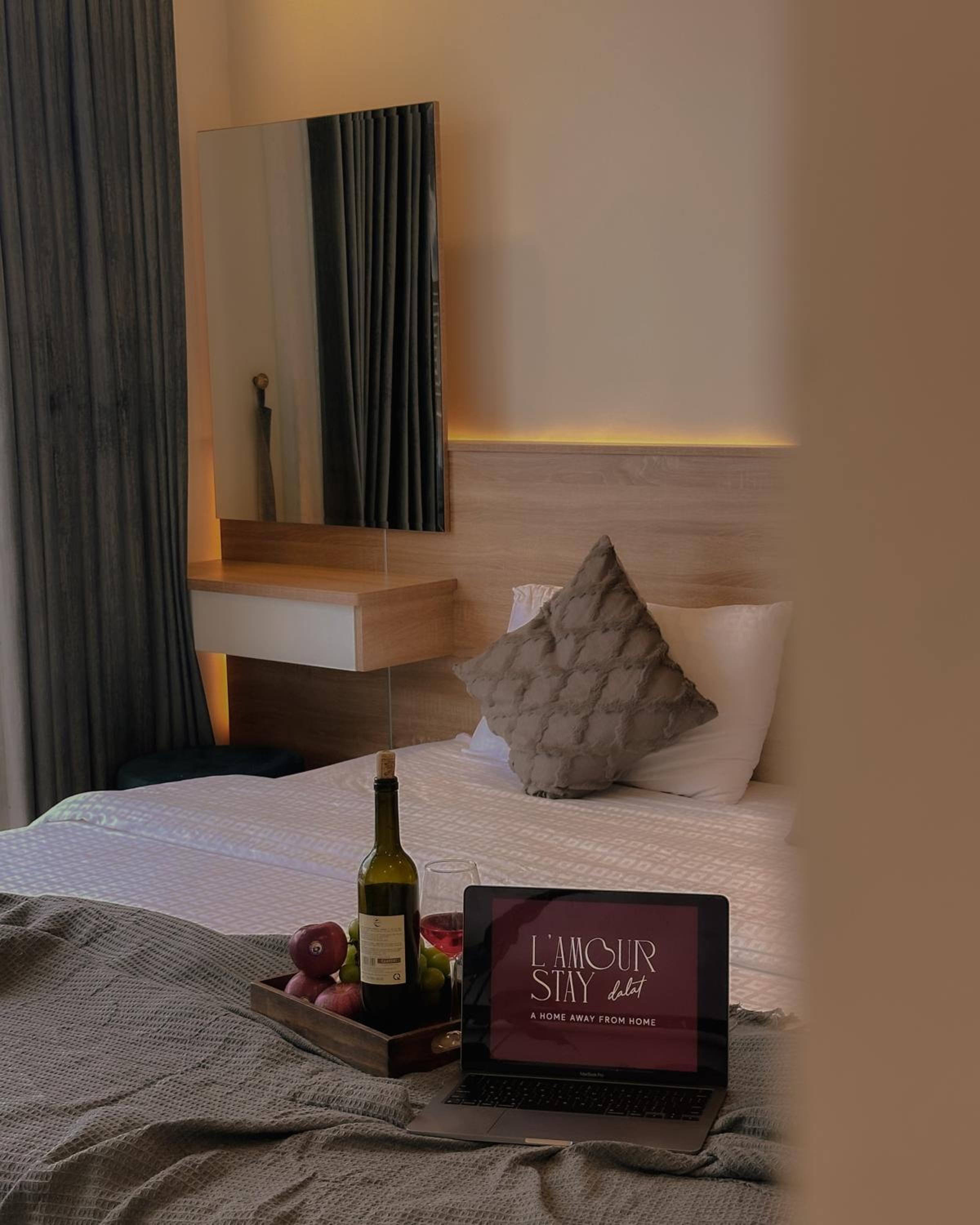 Deluxe King Suite photo 3