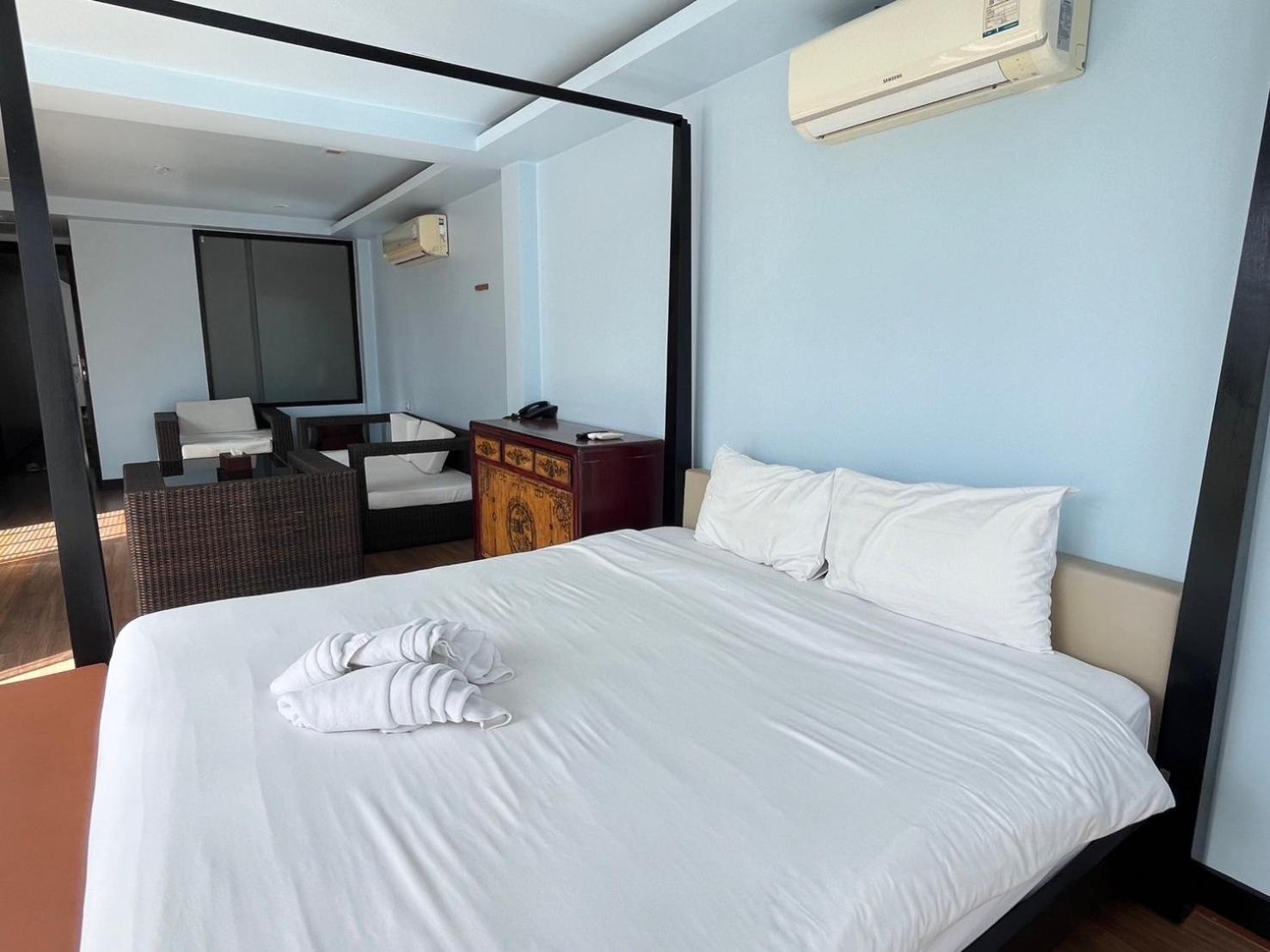 Deluxe Suite - Photo 7