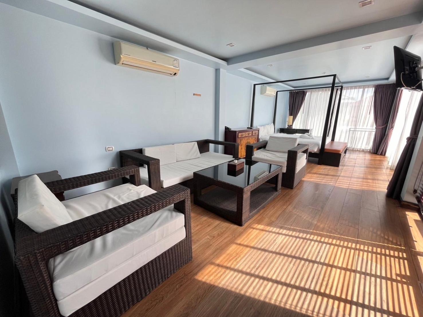 Deluxe Suite - Photo 5