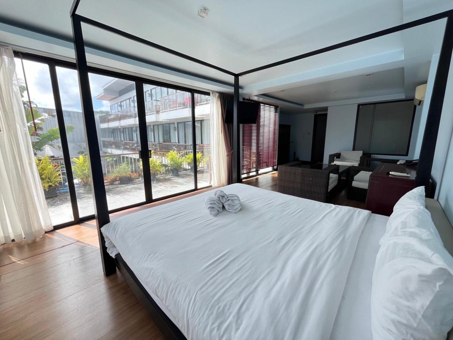 Deluxe Suite - Photo 6