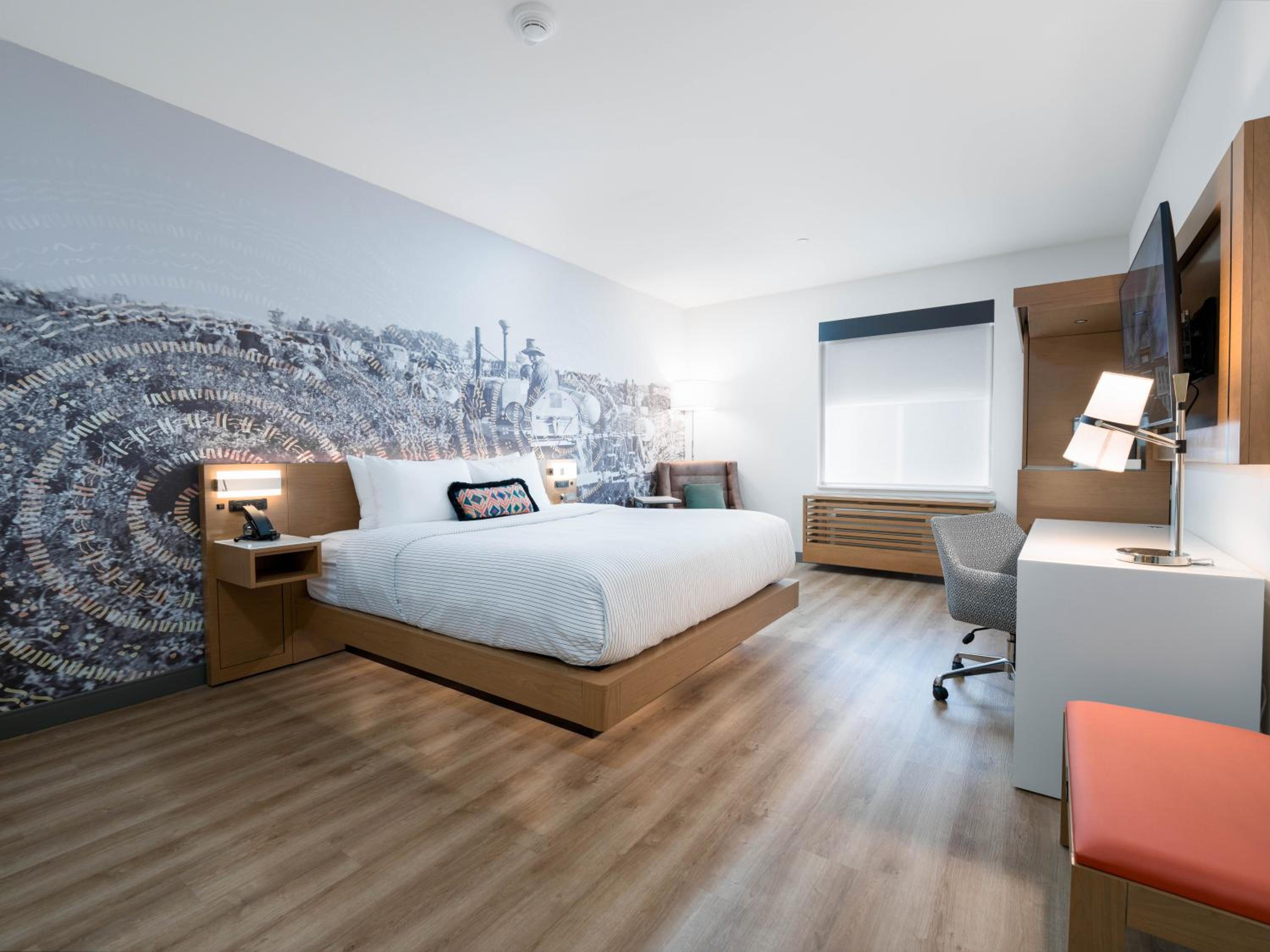 King Room - Non-Smoking - Photo 7