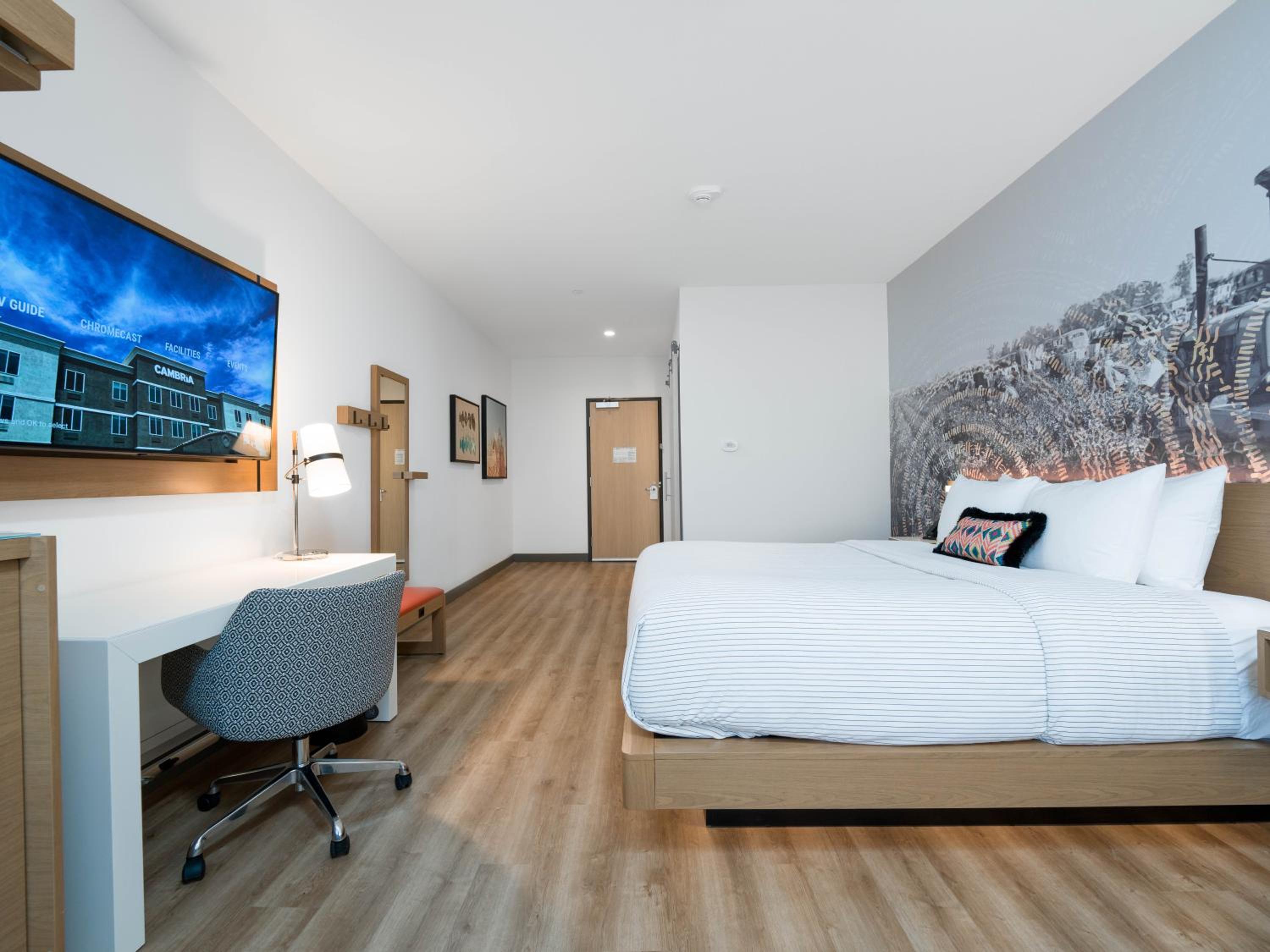 King Room - Non-Smoking - Photo 4