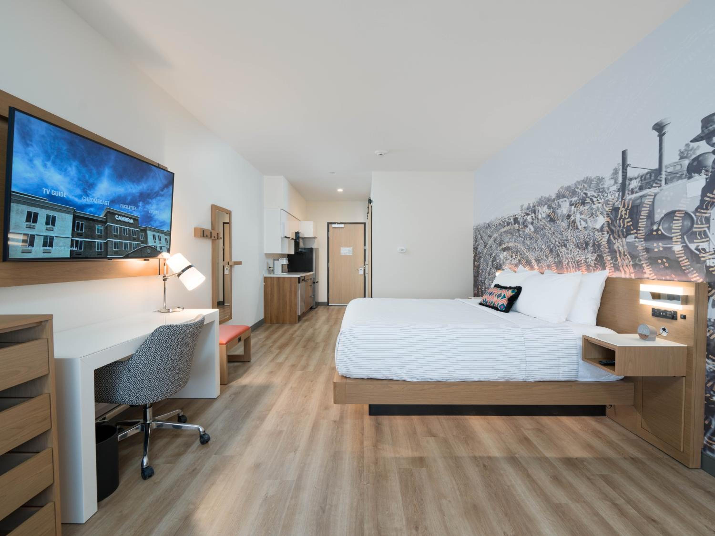 Superior King Suite - Non-Smoking - Photo 1