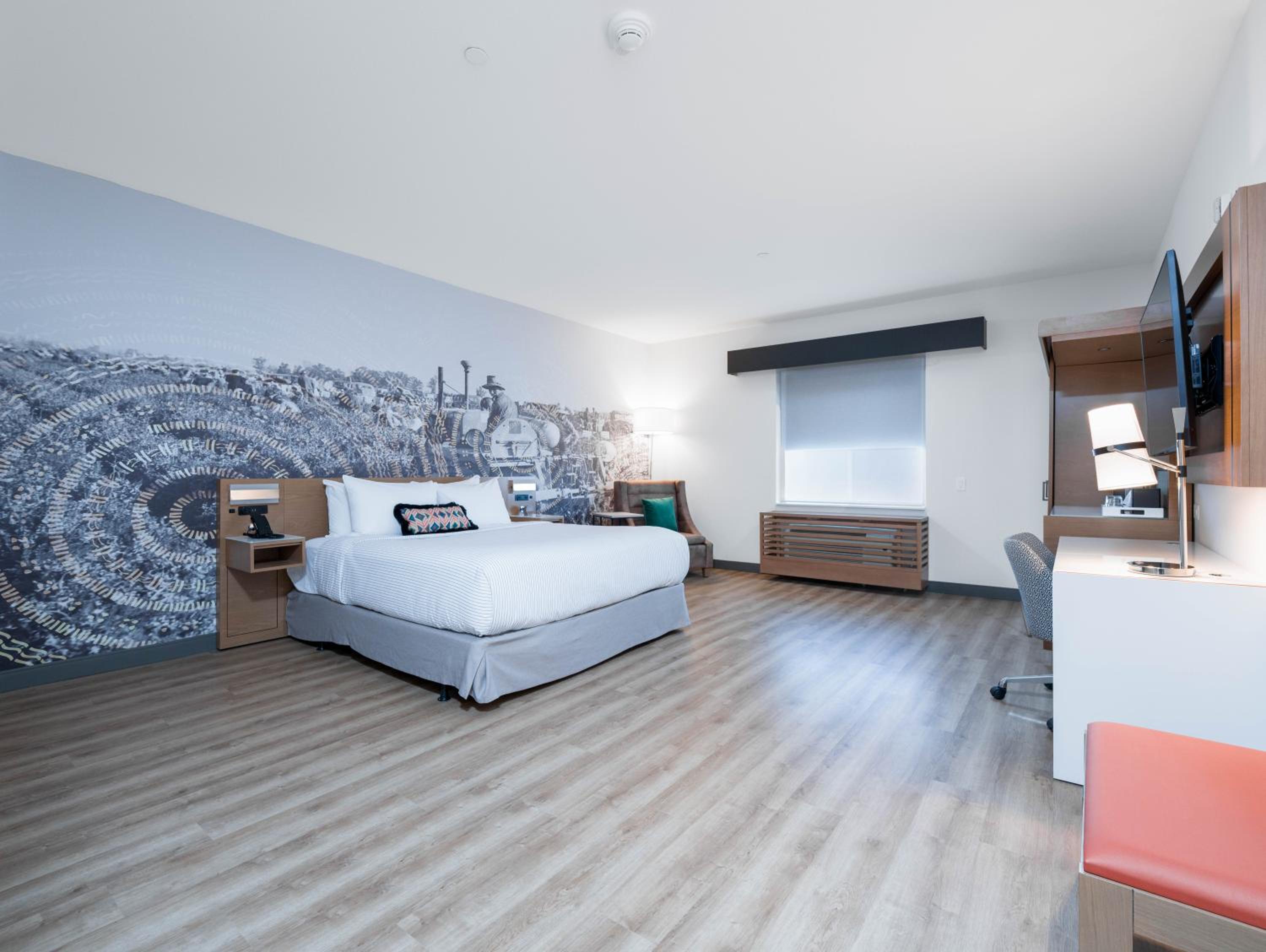 King Room - Non-Smoking - Photo 6