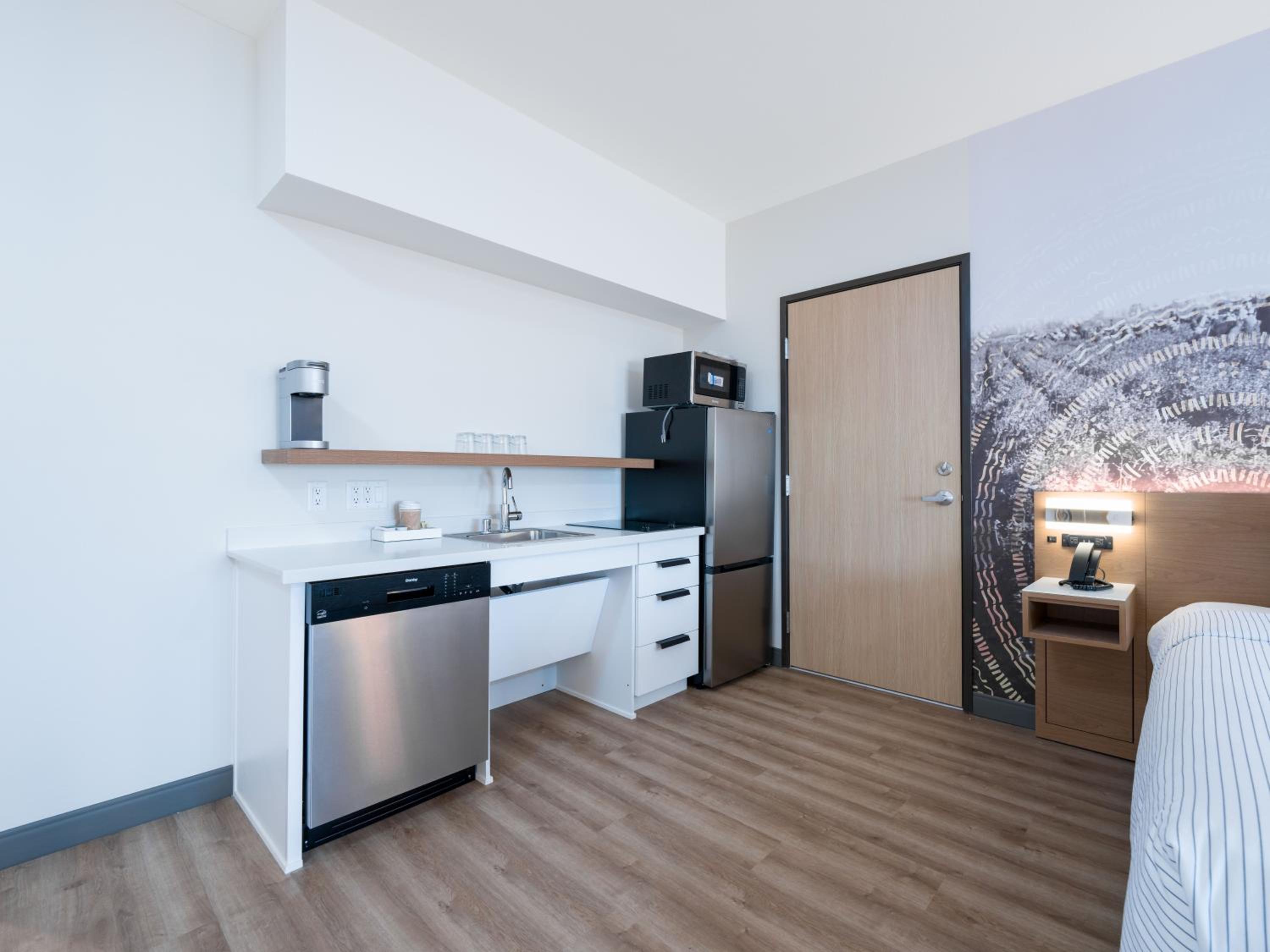 Superior King Suite - Non-Smoking - Photo 4