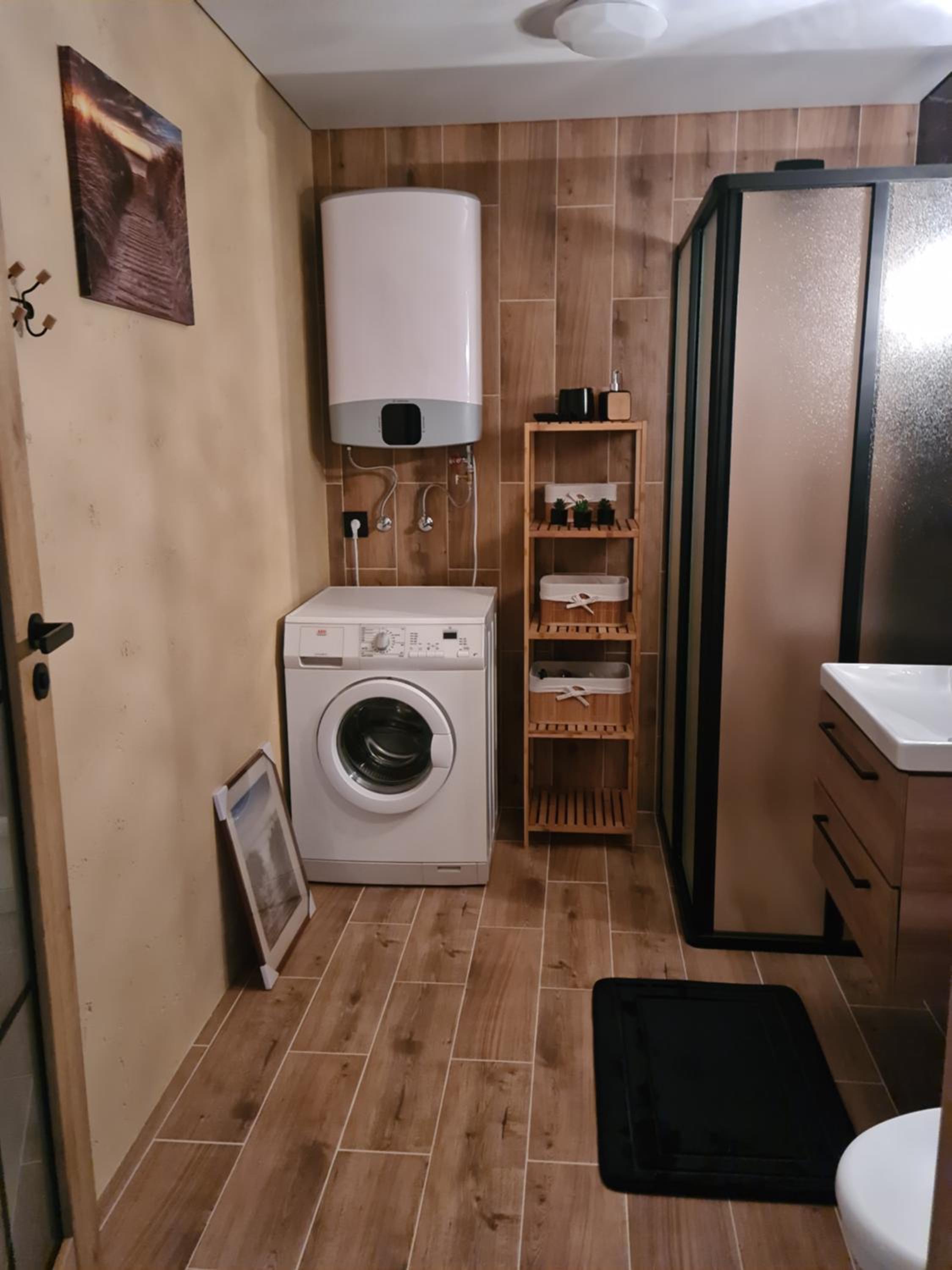 One-Bedroom Apartment photo 2