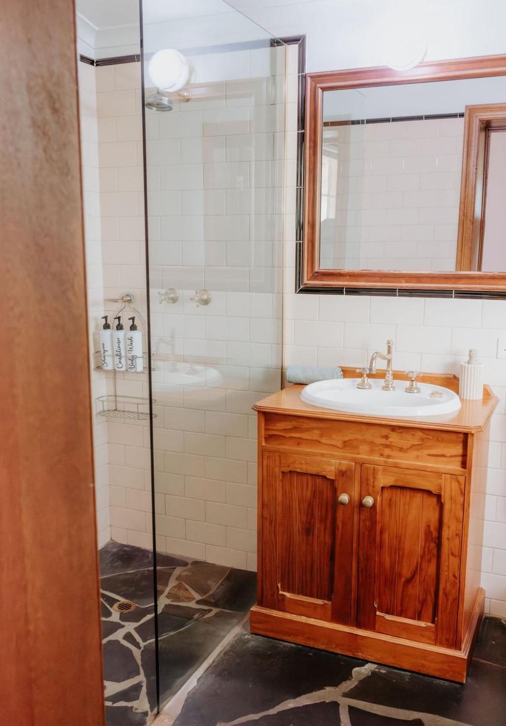 Two-Bedroom House photo 3