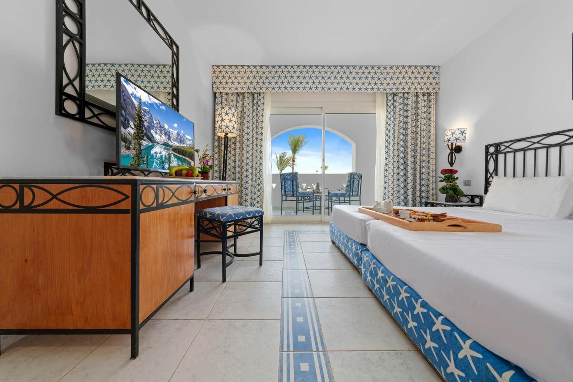 Aquamarine Queen or Twin Room - Pool View & Garden View