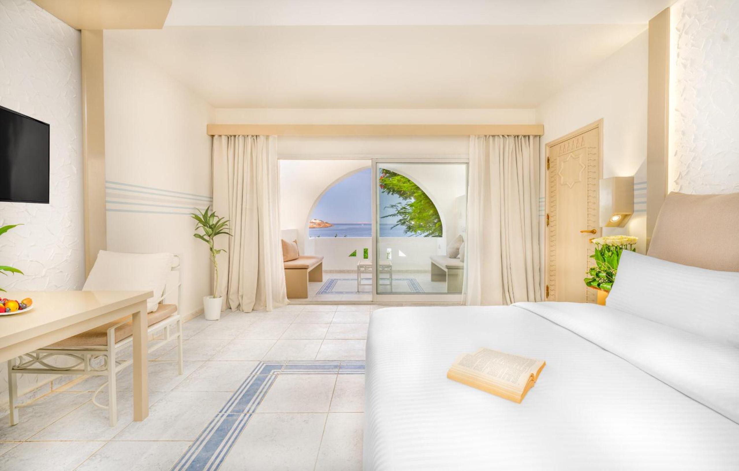 Aquamarine Queen or Twin Room - Beach Front