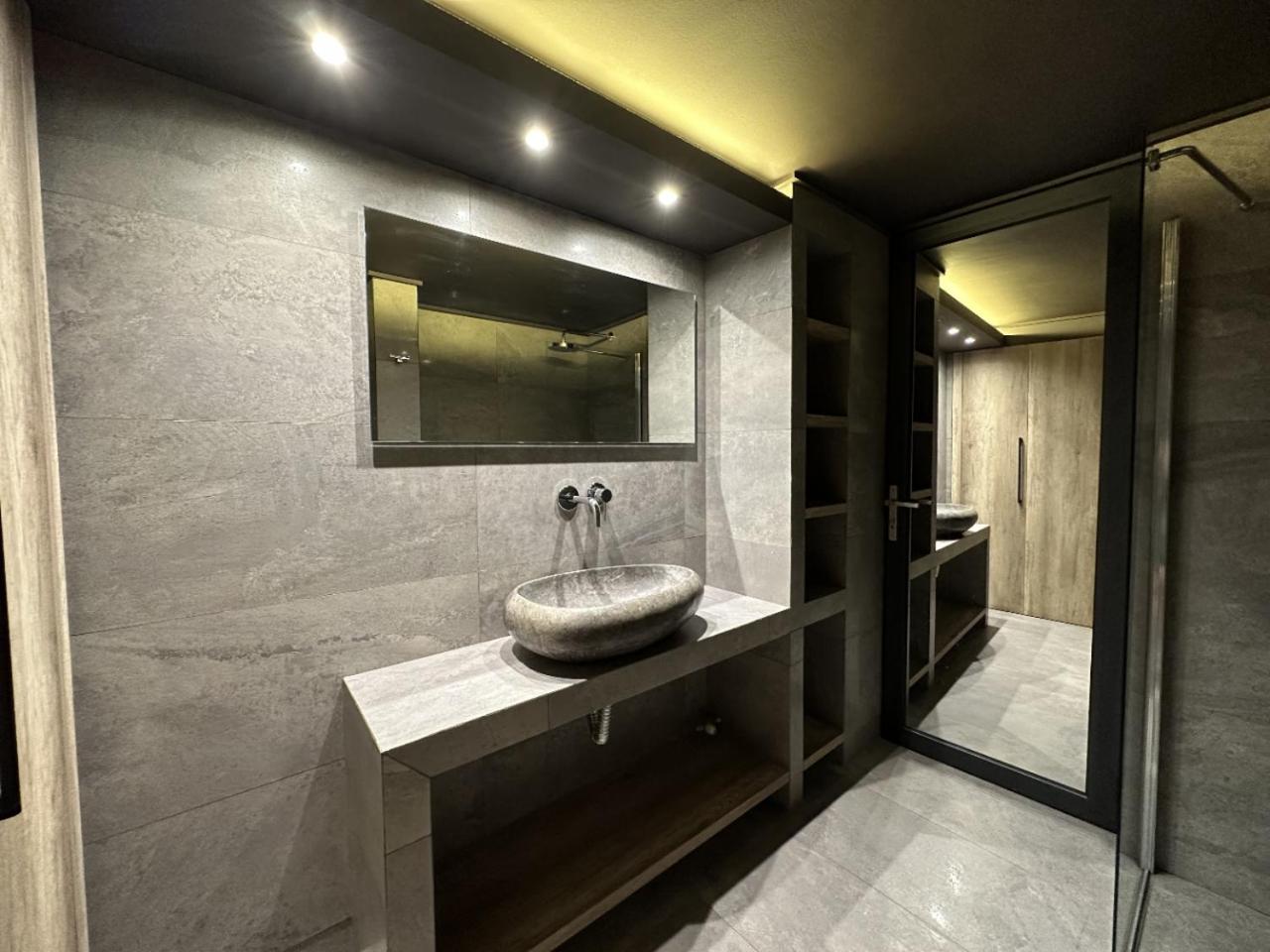 Two-Bedroom Deluxe Apartment with Balcony (Separate building) photo 3