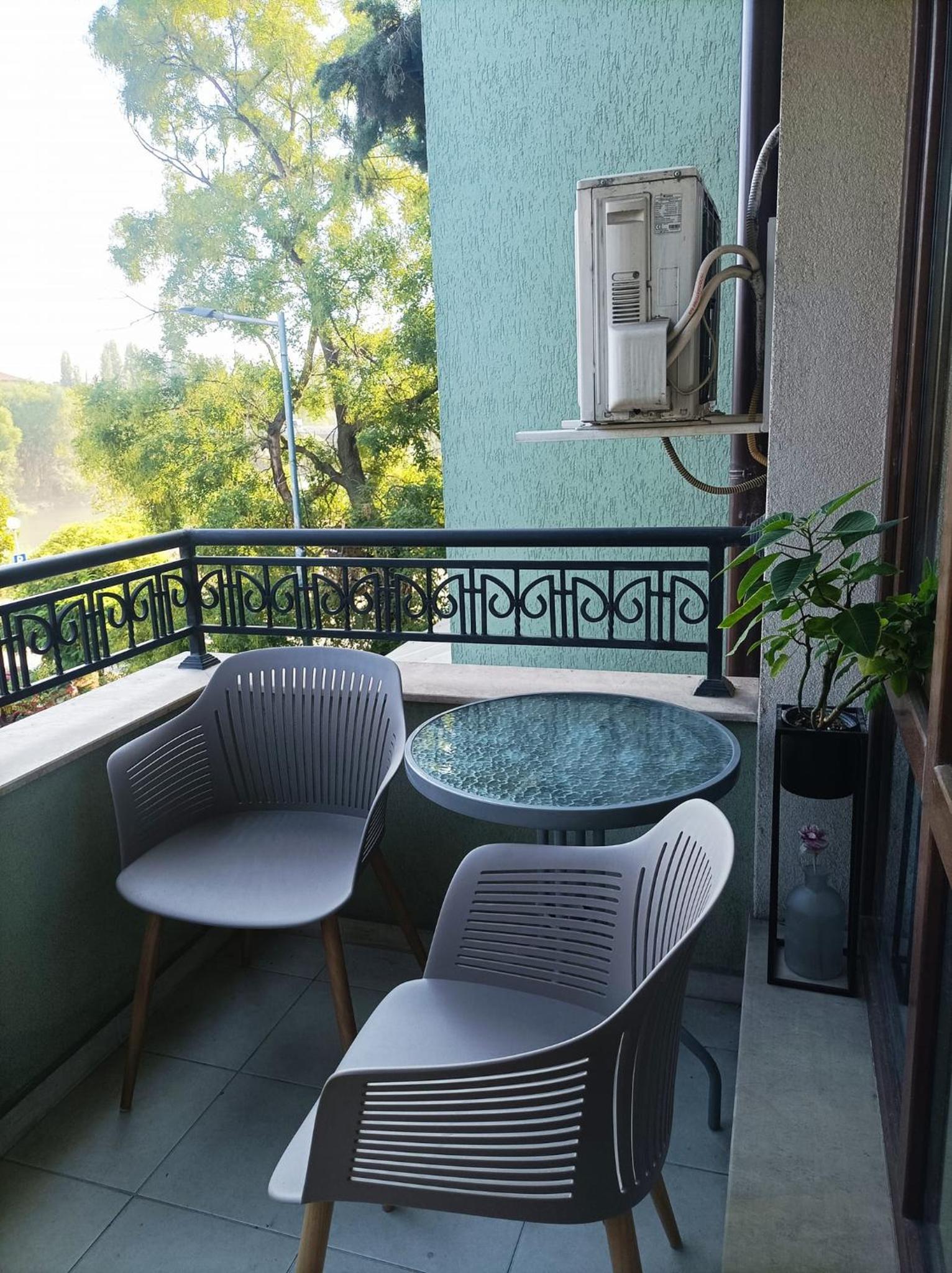 Apartment with Terrace - Photo 12