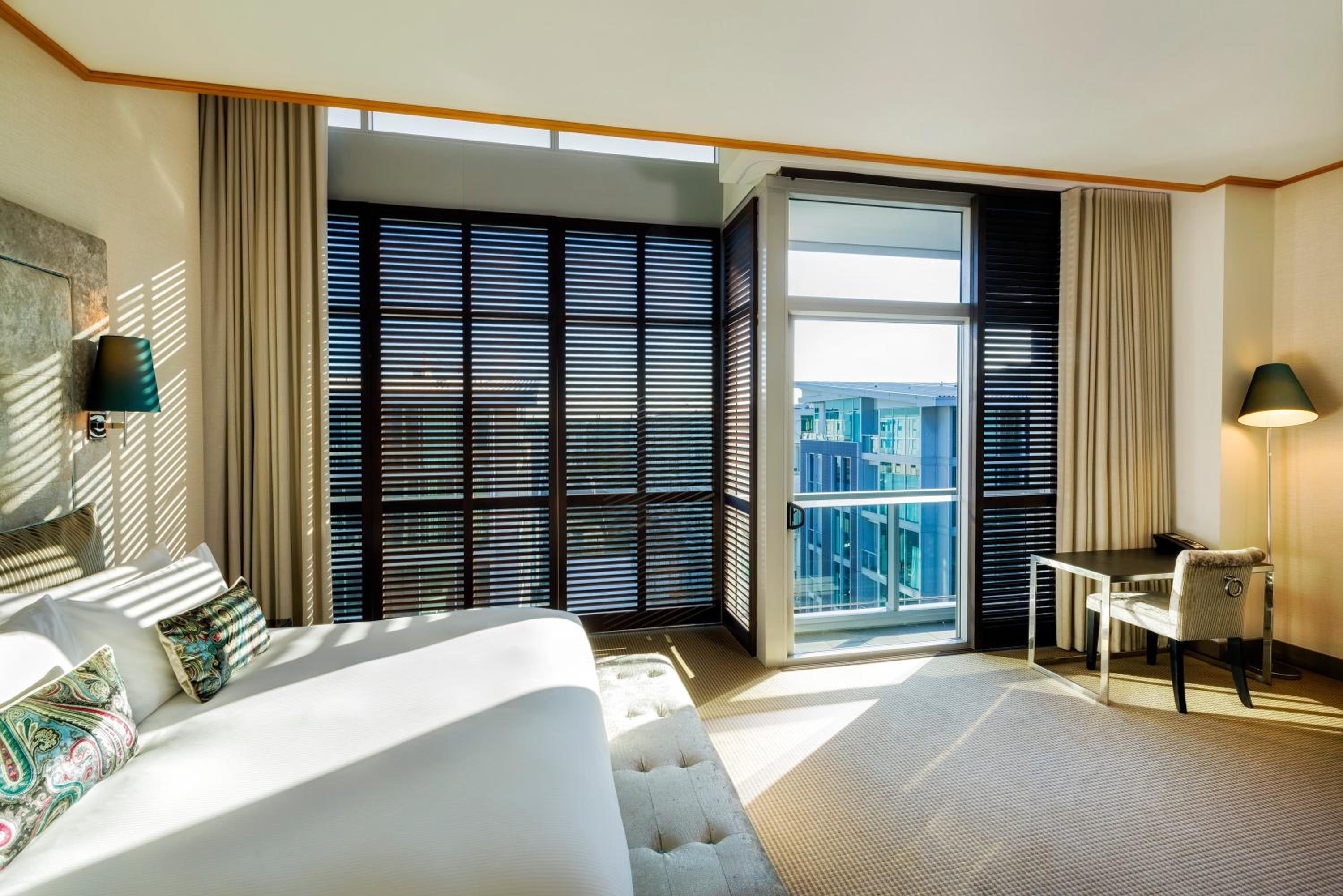 Luxury Atrium Room - Photo 6