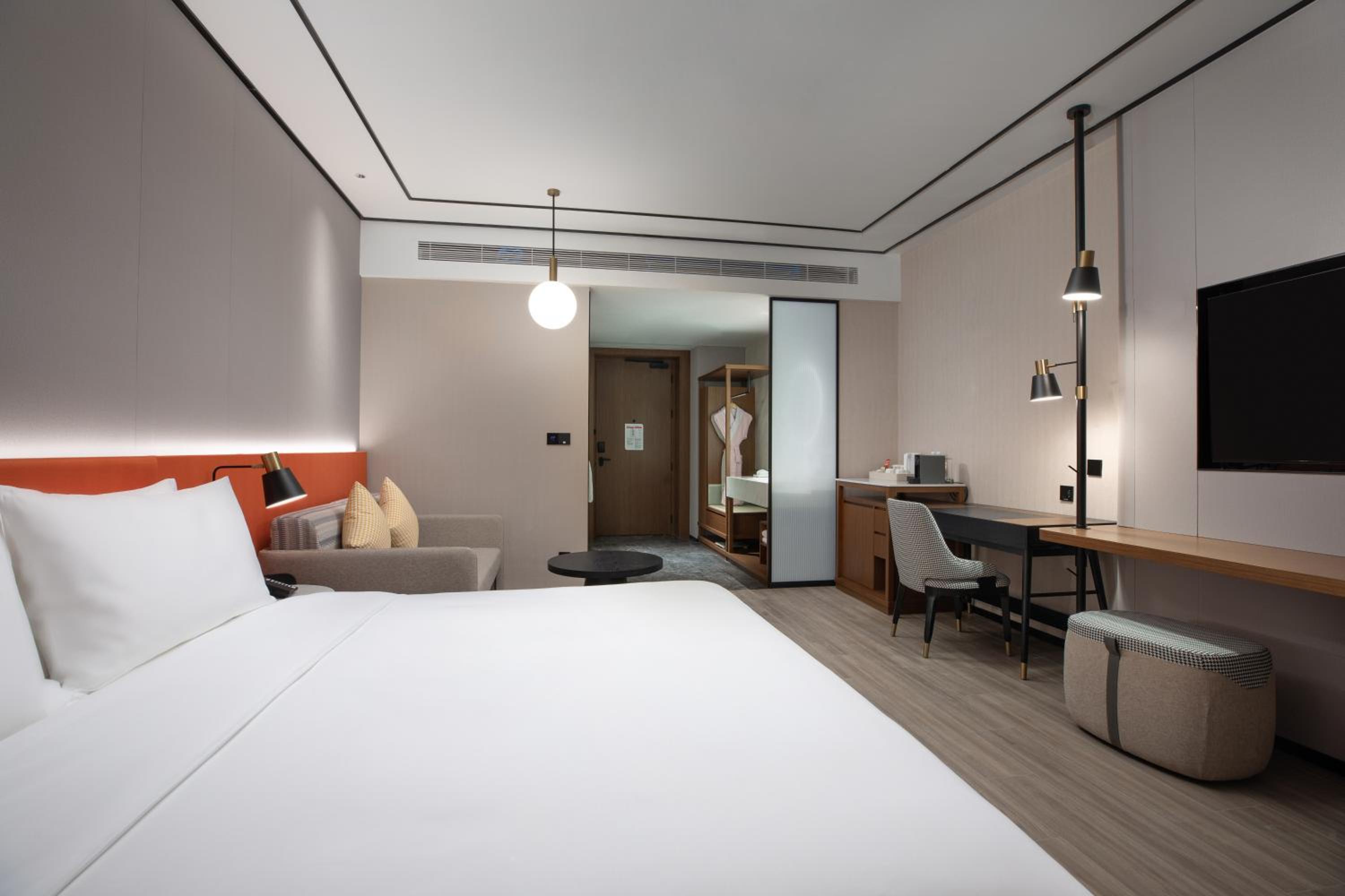 Deluxe King Room with Sofa Bed photo 2