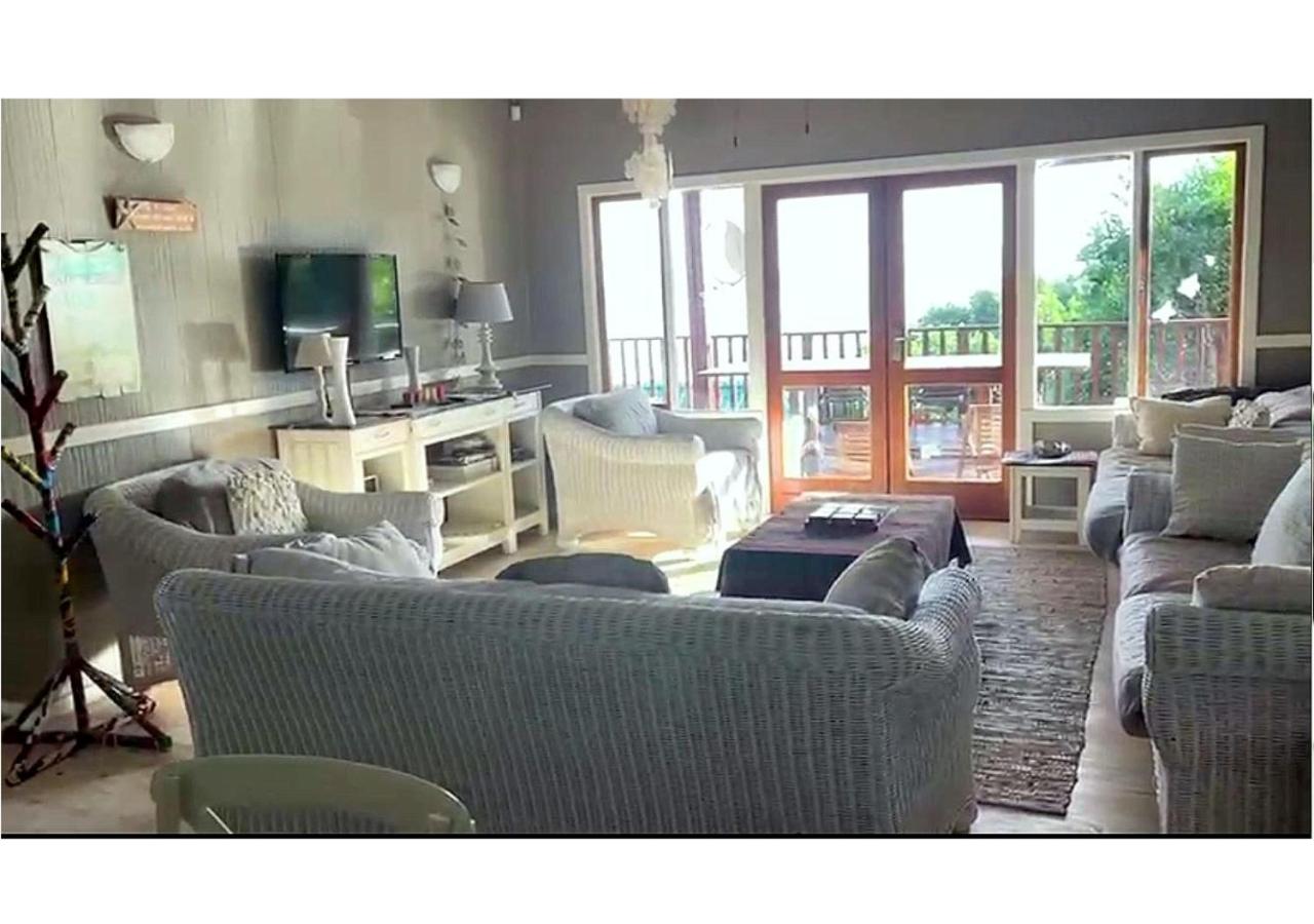 Villa photo 2