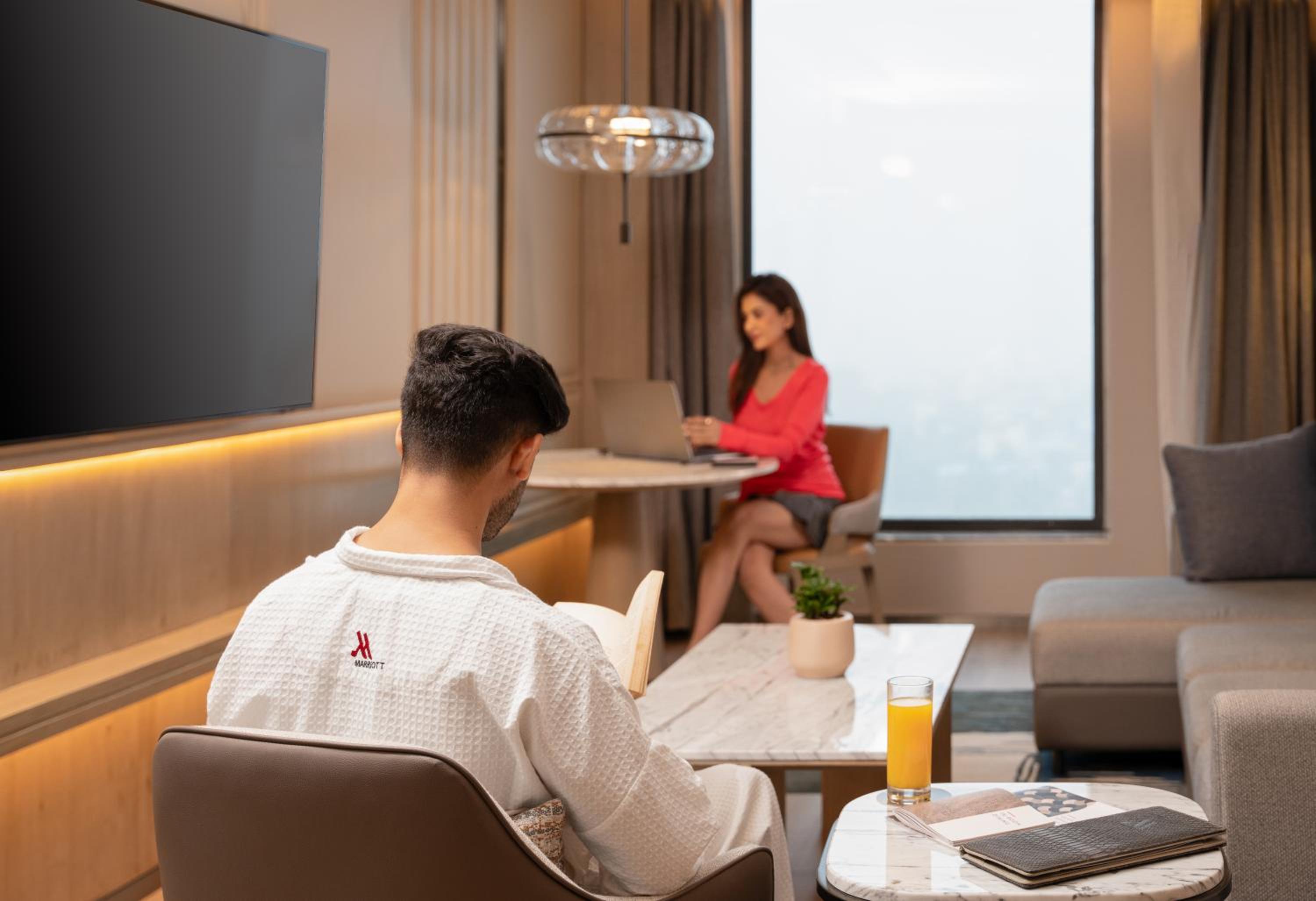 One-Bedroom Junior King Suite - Club Lounge Access - 10% discount on Food and Soft Beverage, Spa and Airport Transfers photo 3