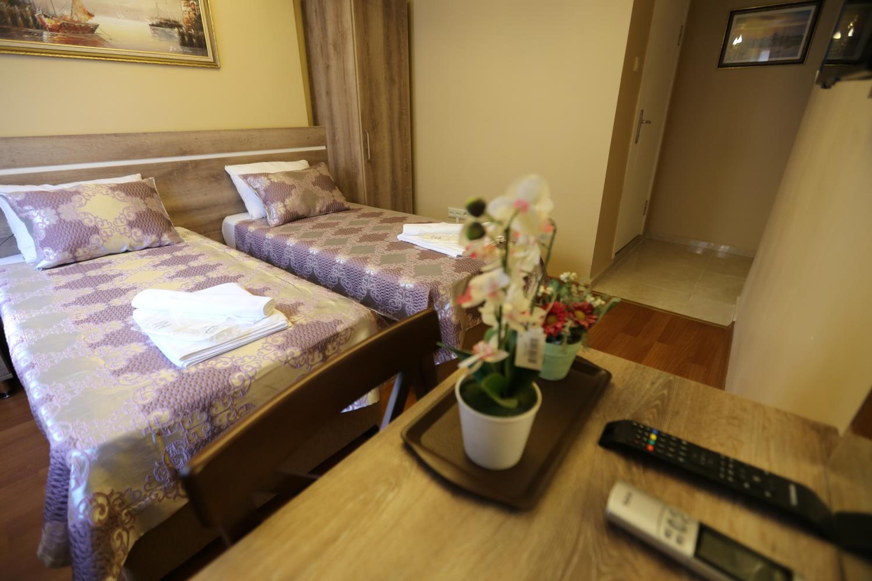 Standard Twin Room photo 2