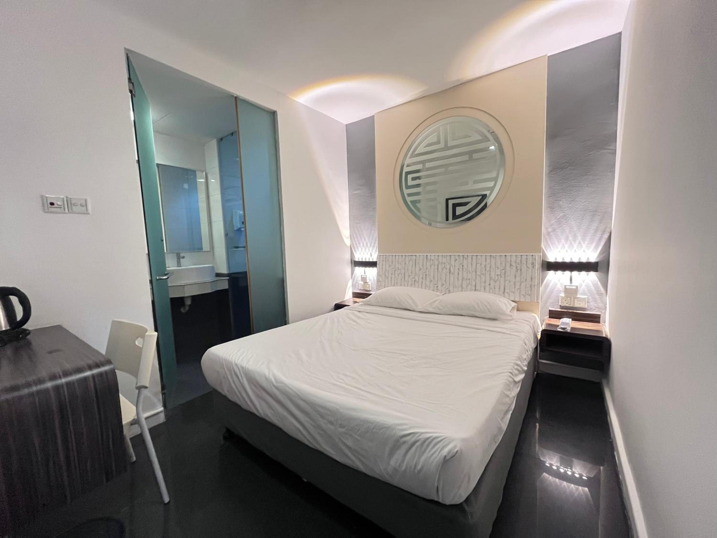 Standard Queen Room