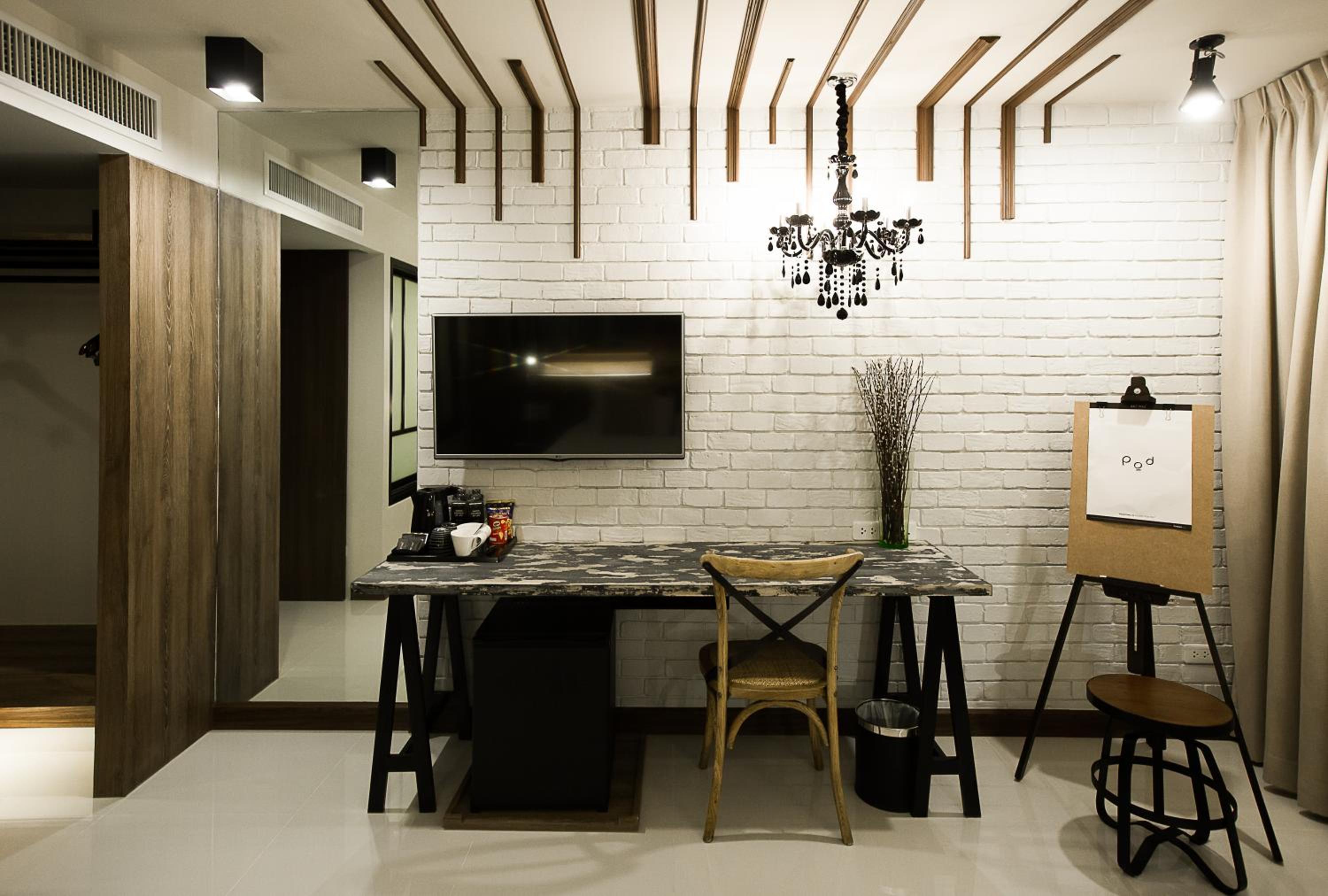Premier Art Room - Photo 4